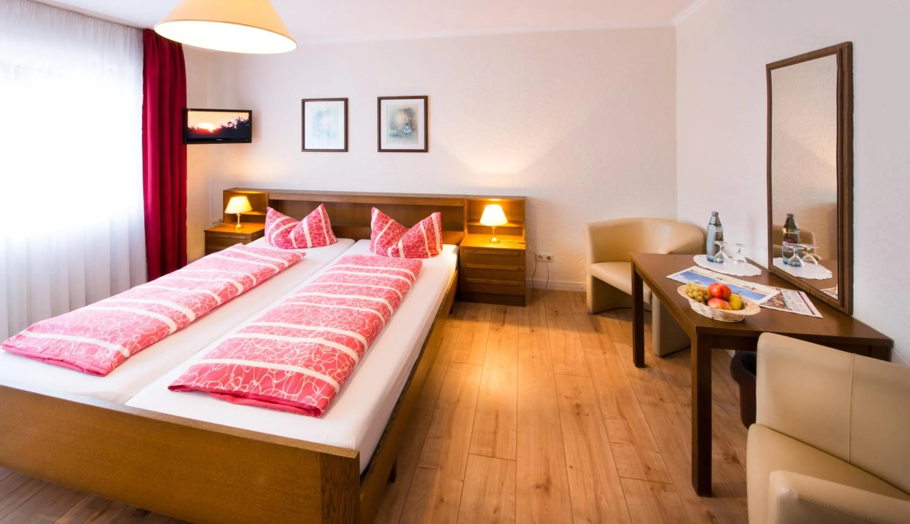 Bedroom, Bed in Hotel & Restaurant Krone