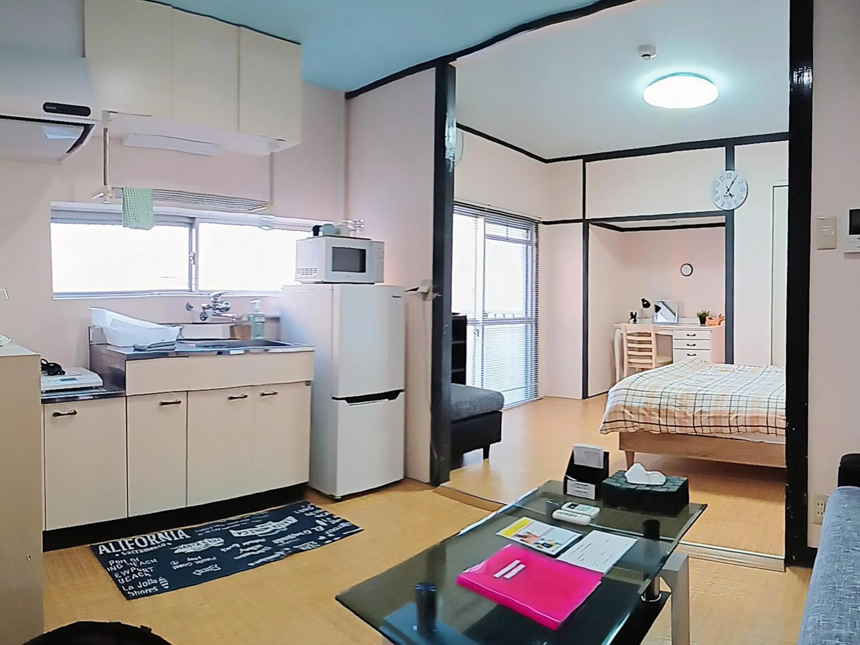 Living room, Bed in Calm house Beppukitahama