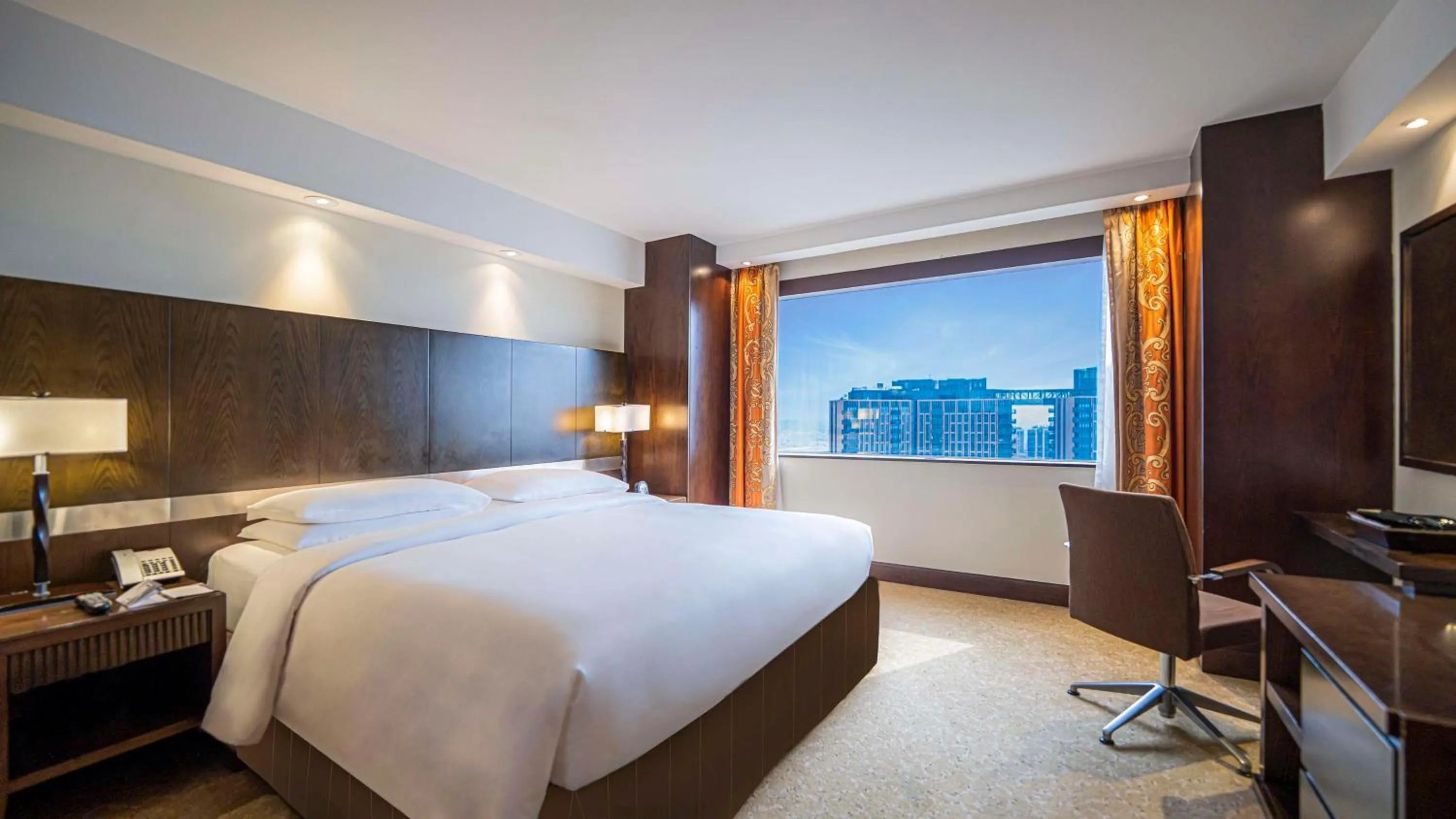 Bedroom, Bed in Hyatt Regency Dubai - Corniche