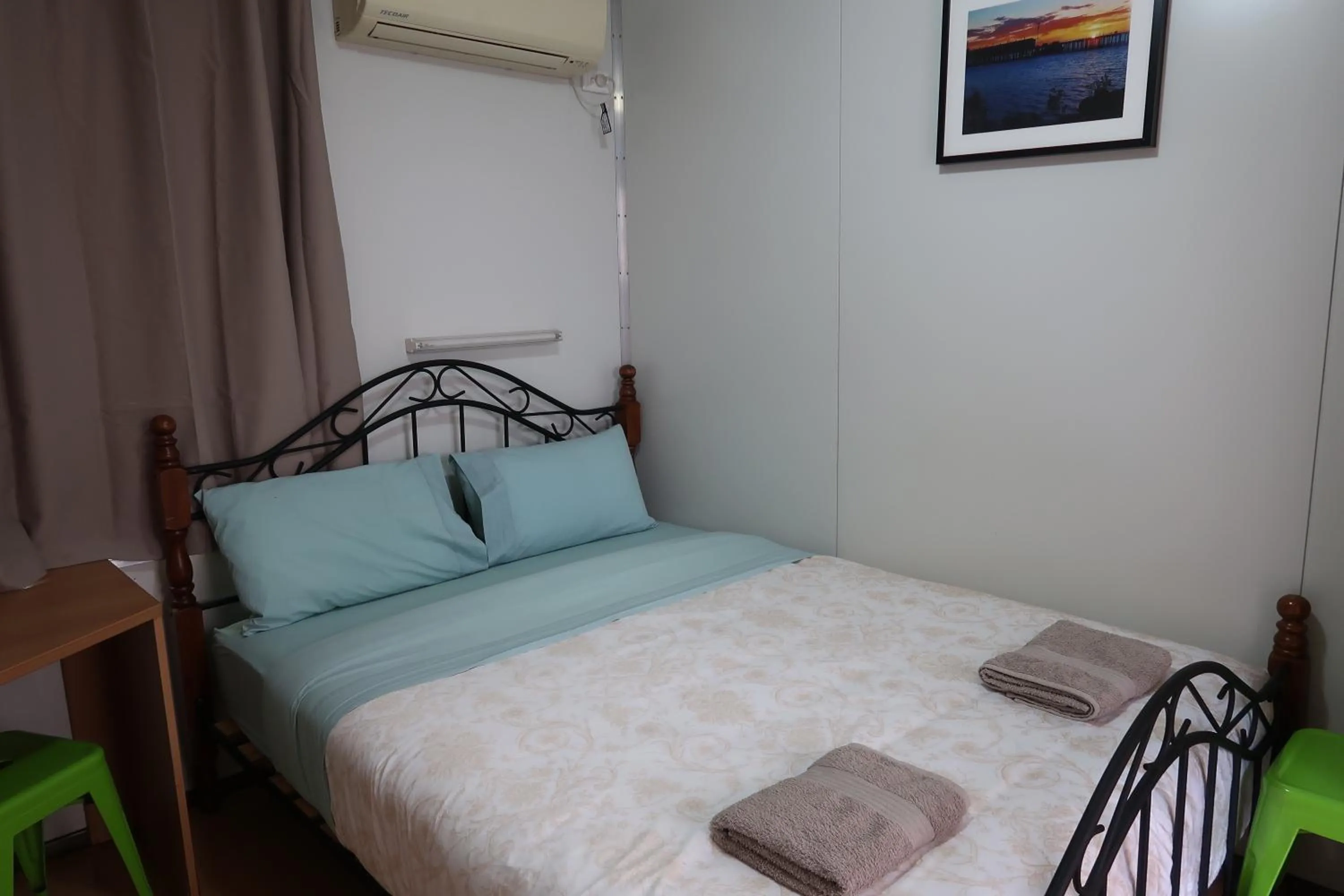 Bed in Mud Crab Motel