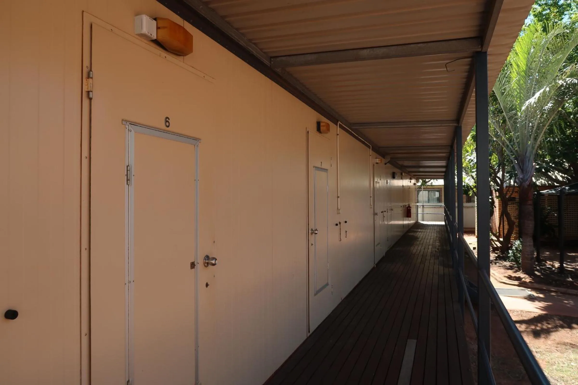 Facade/entrance in Mud Crab Motel