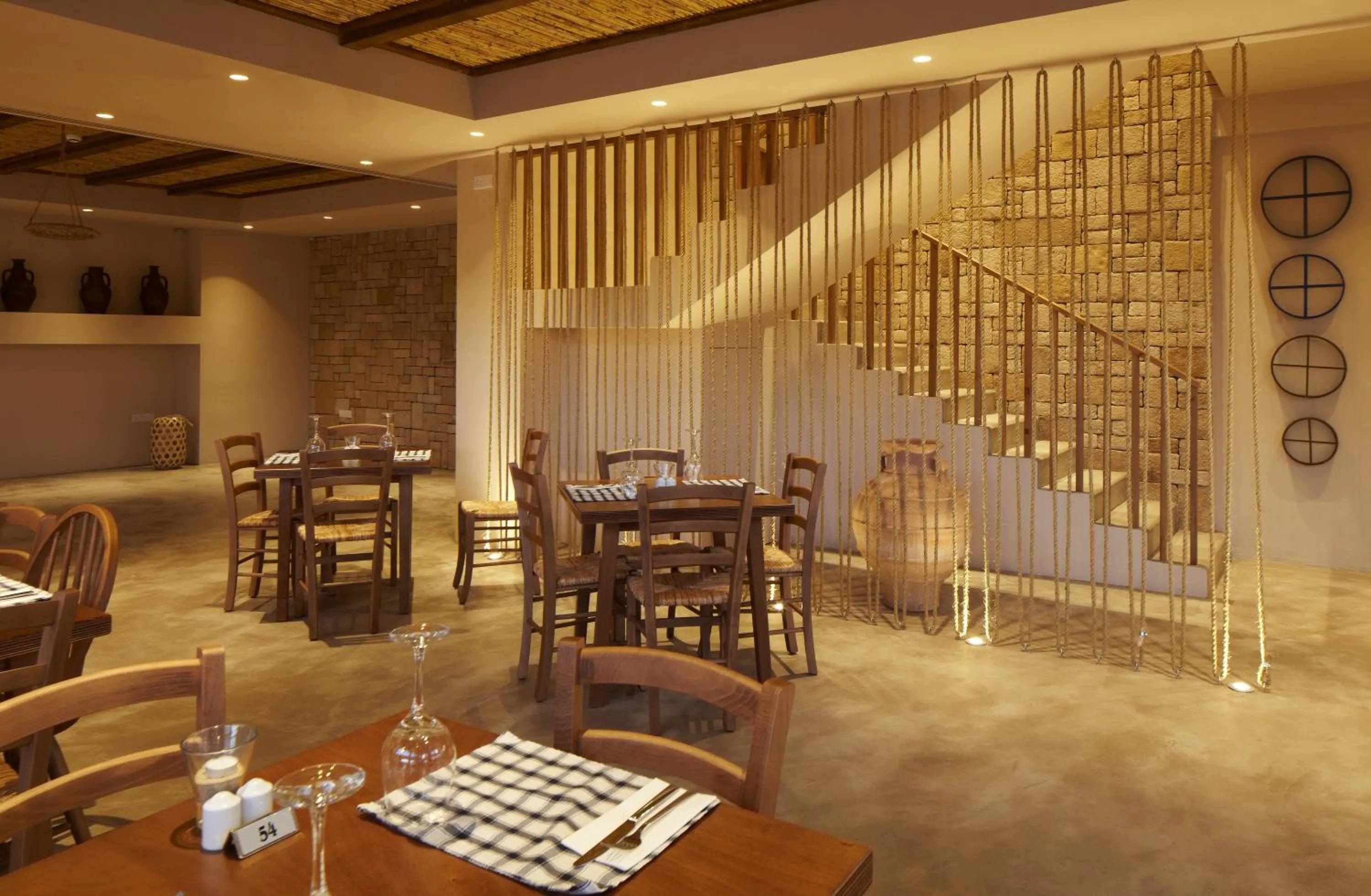 Restaurant/places to eat in Melpo Antia Hotel & Suites