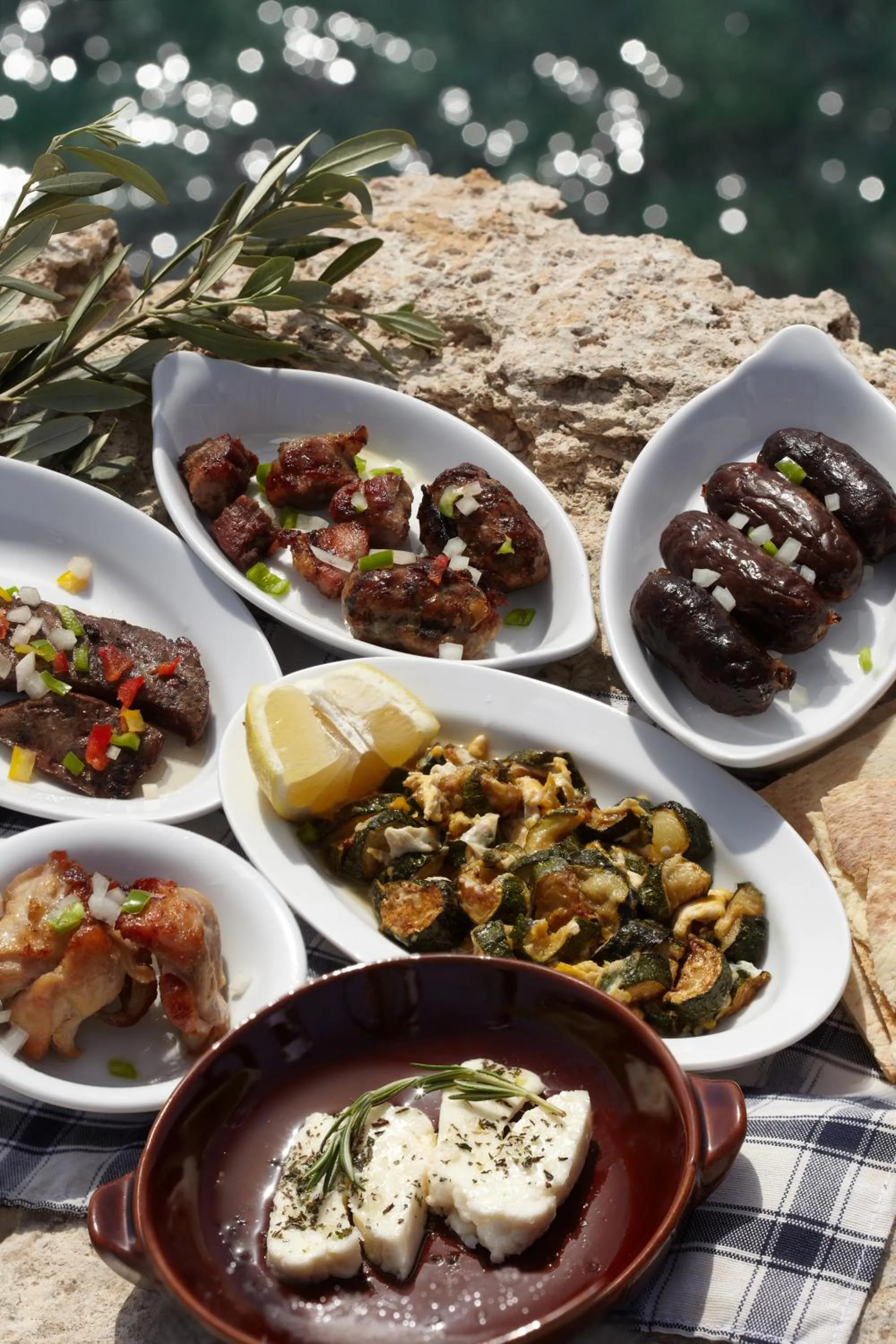 Food in Melpo Antia Hotel & Suites