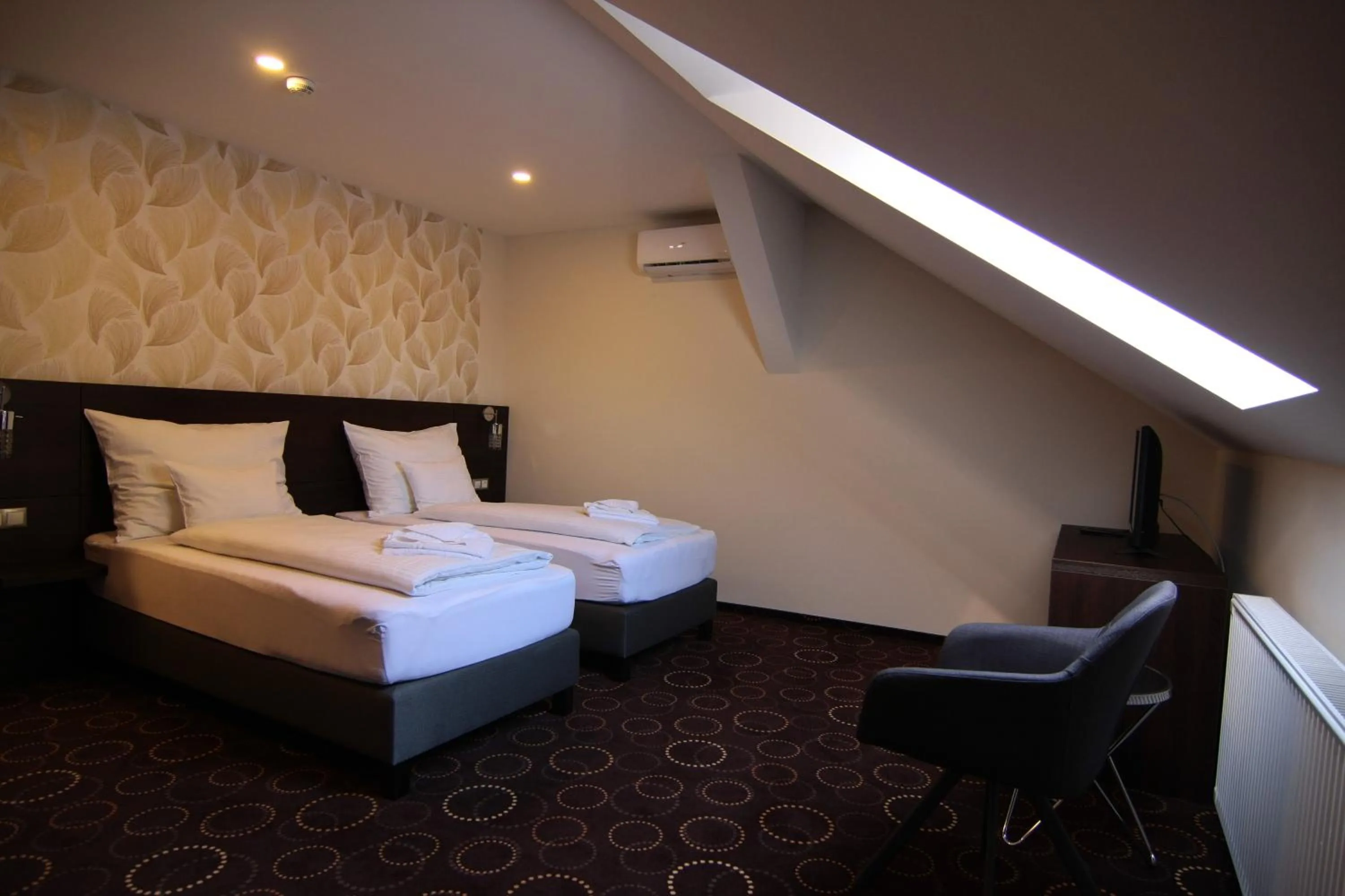 Bedroom, Bed in Vácz Hotel