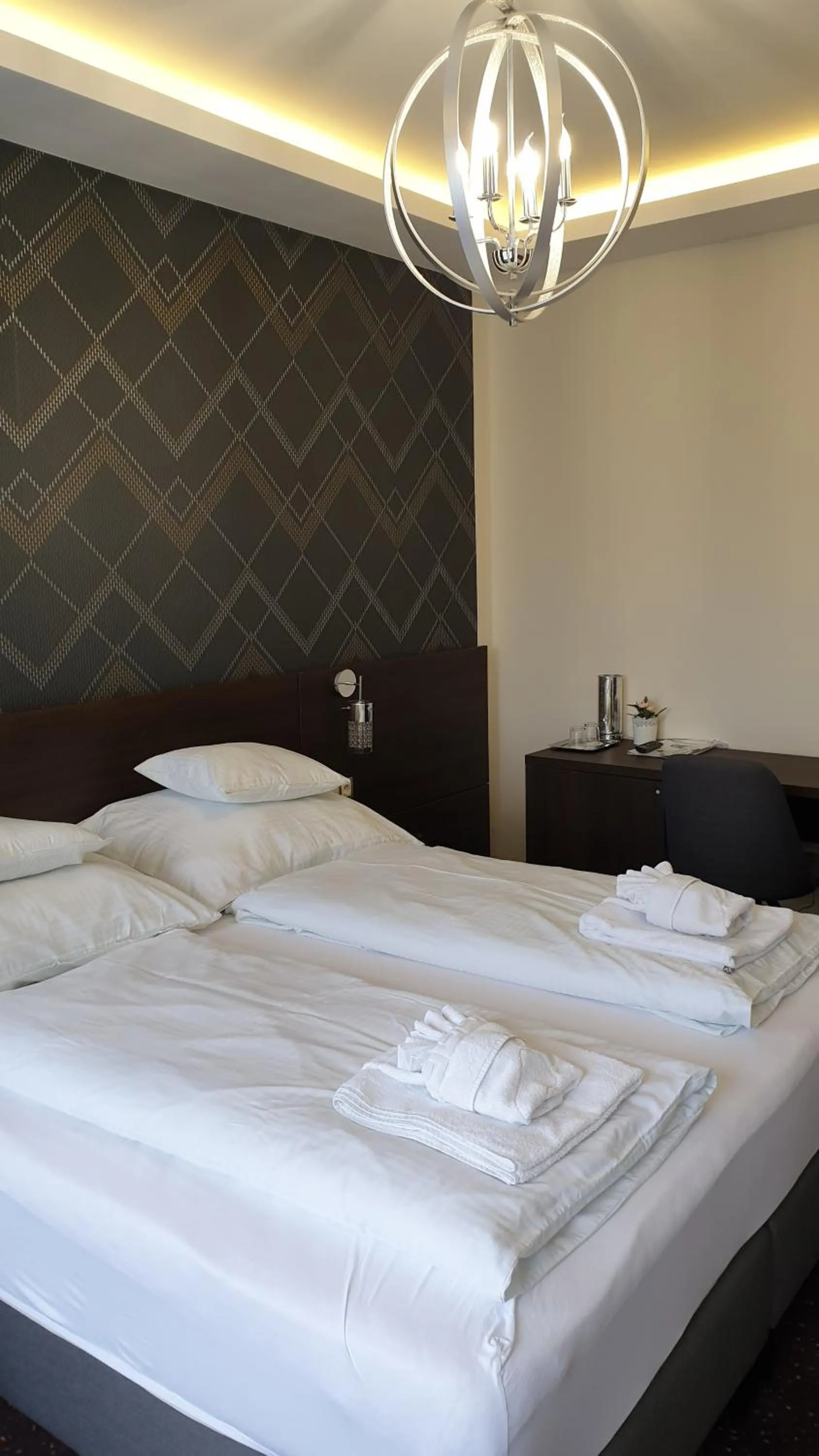 Bedroom, Bed in Vácz Hotel