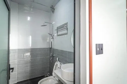 Shower in Dieu Thong Hotel