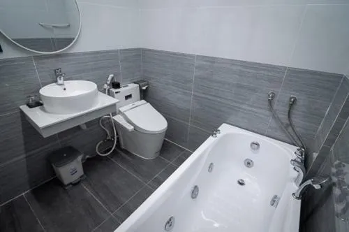 Shower in Dieu Thong Hotel