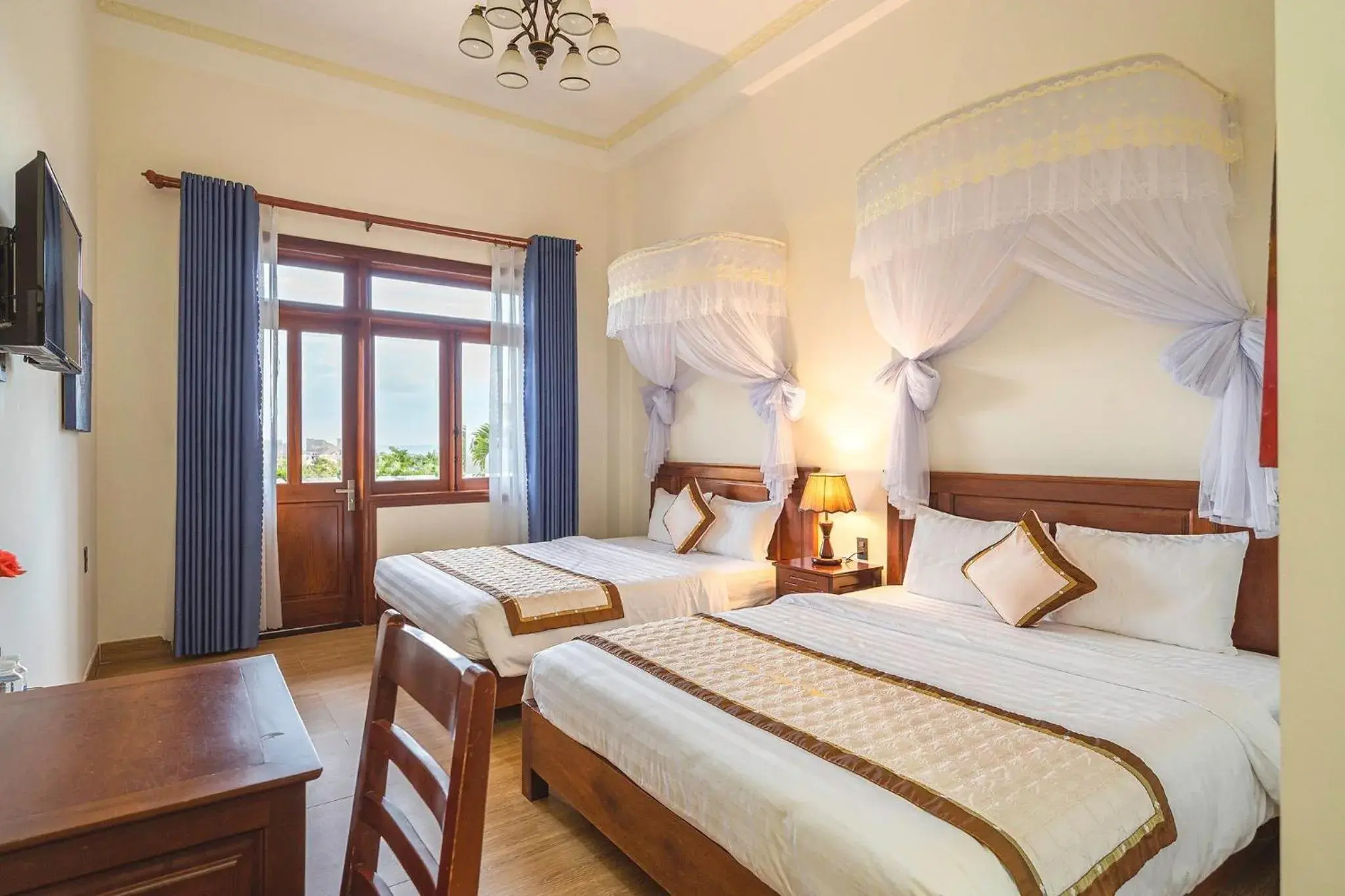 Standard Quadruple Room in Dieu Thong Hotel Standard Quadruple Room in Dieu Thong Hotel