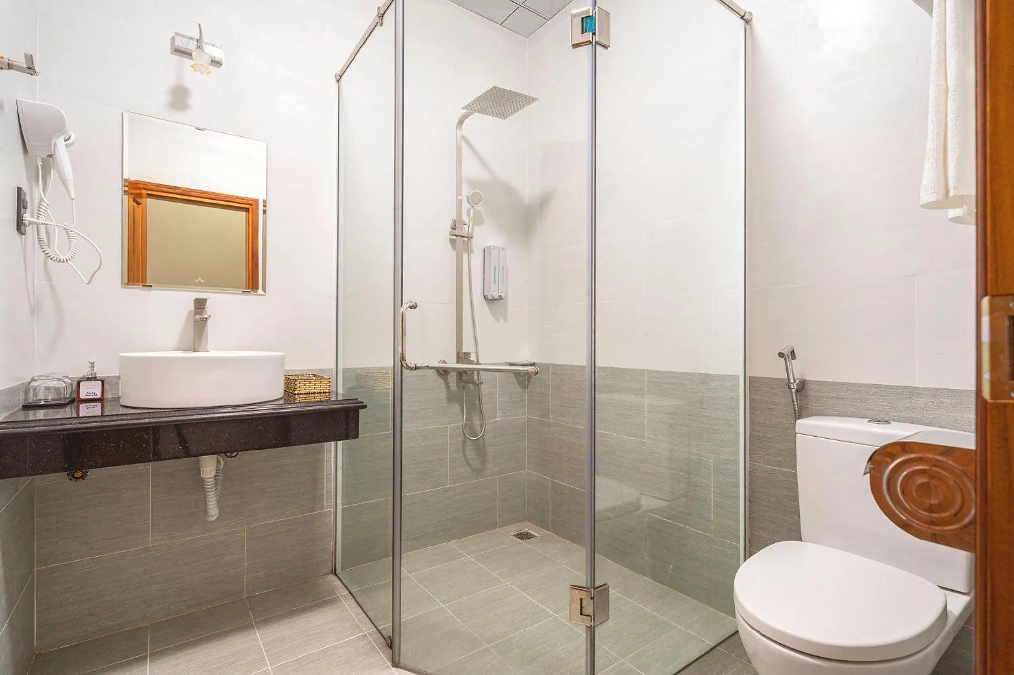 Shower in Dieu Thong Hotel