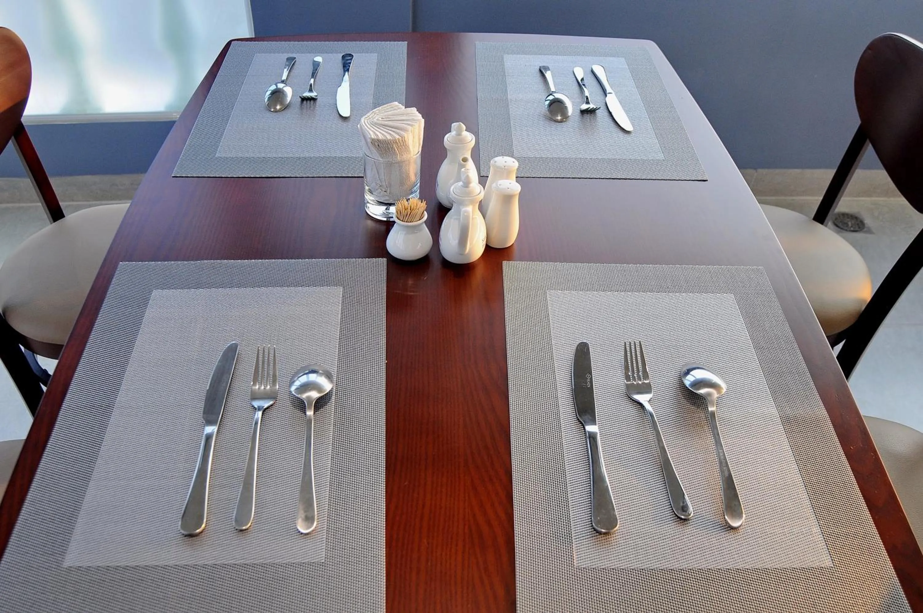 Restaurant/places to eat in For You Hotel