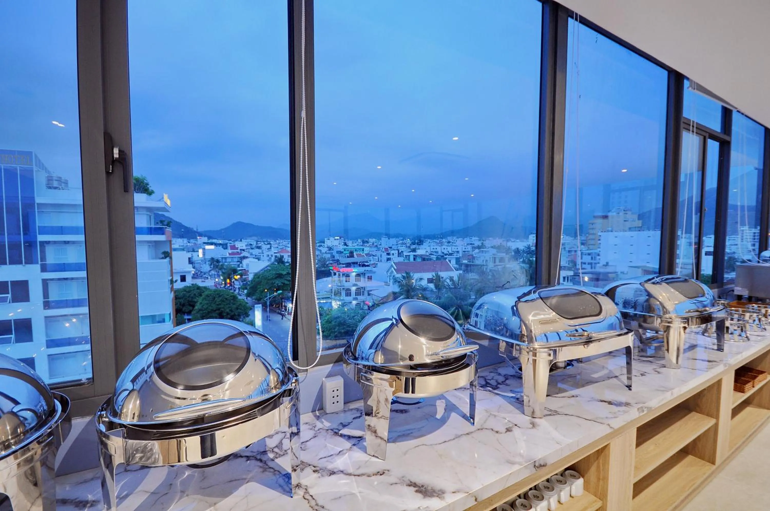 Restaurant/places to eat in For You Hotel