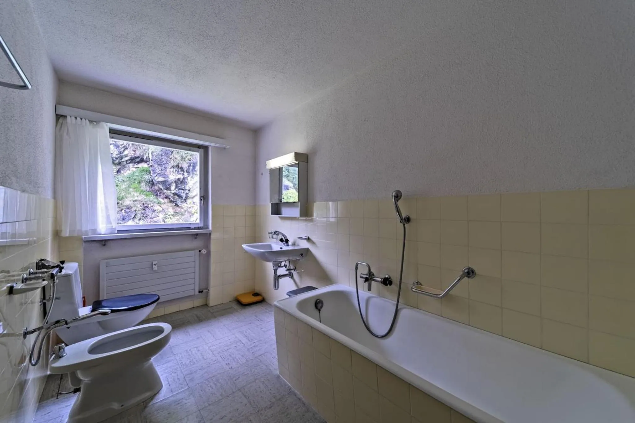 Bathroom in Chesa Muot Marias - Sils