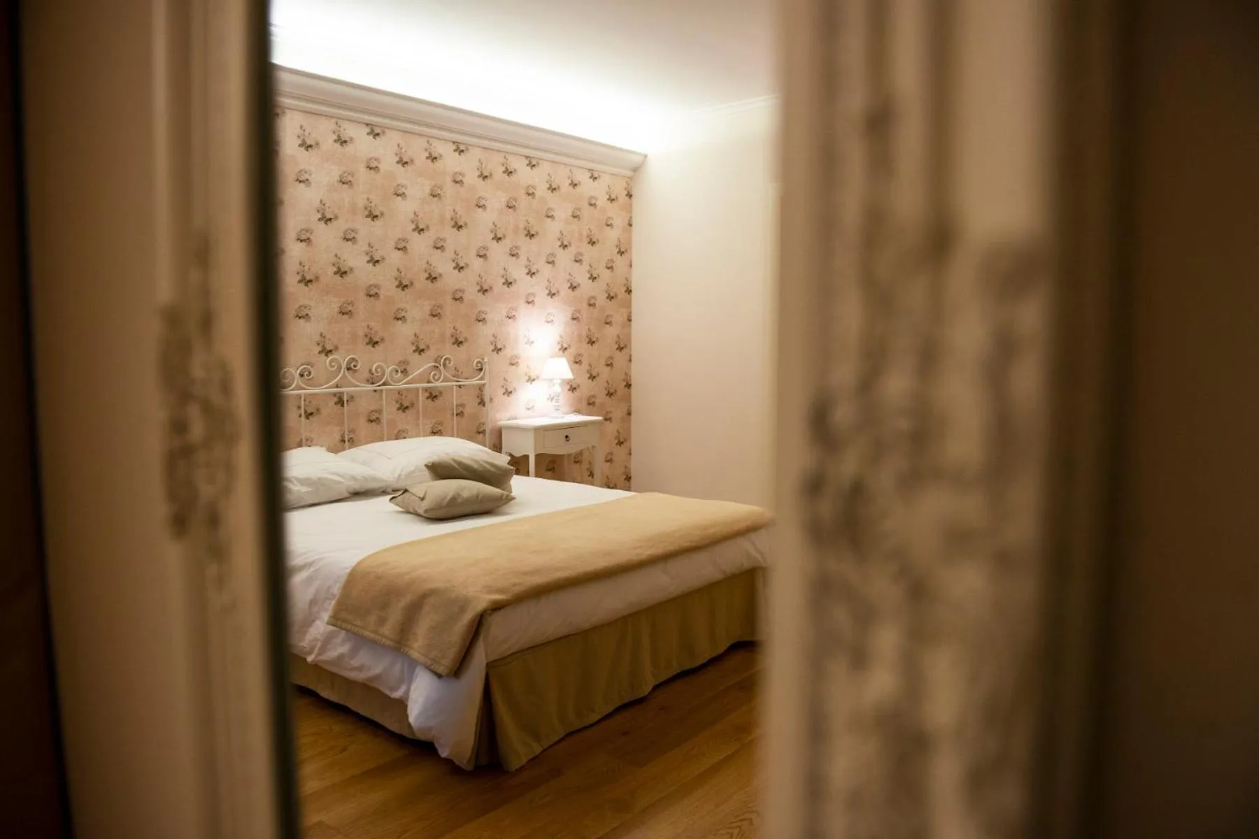 Photo of the whole room in Maralè