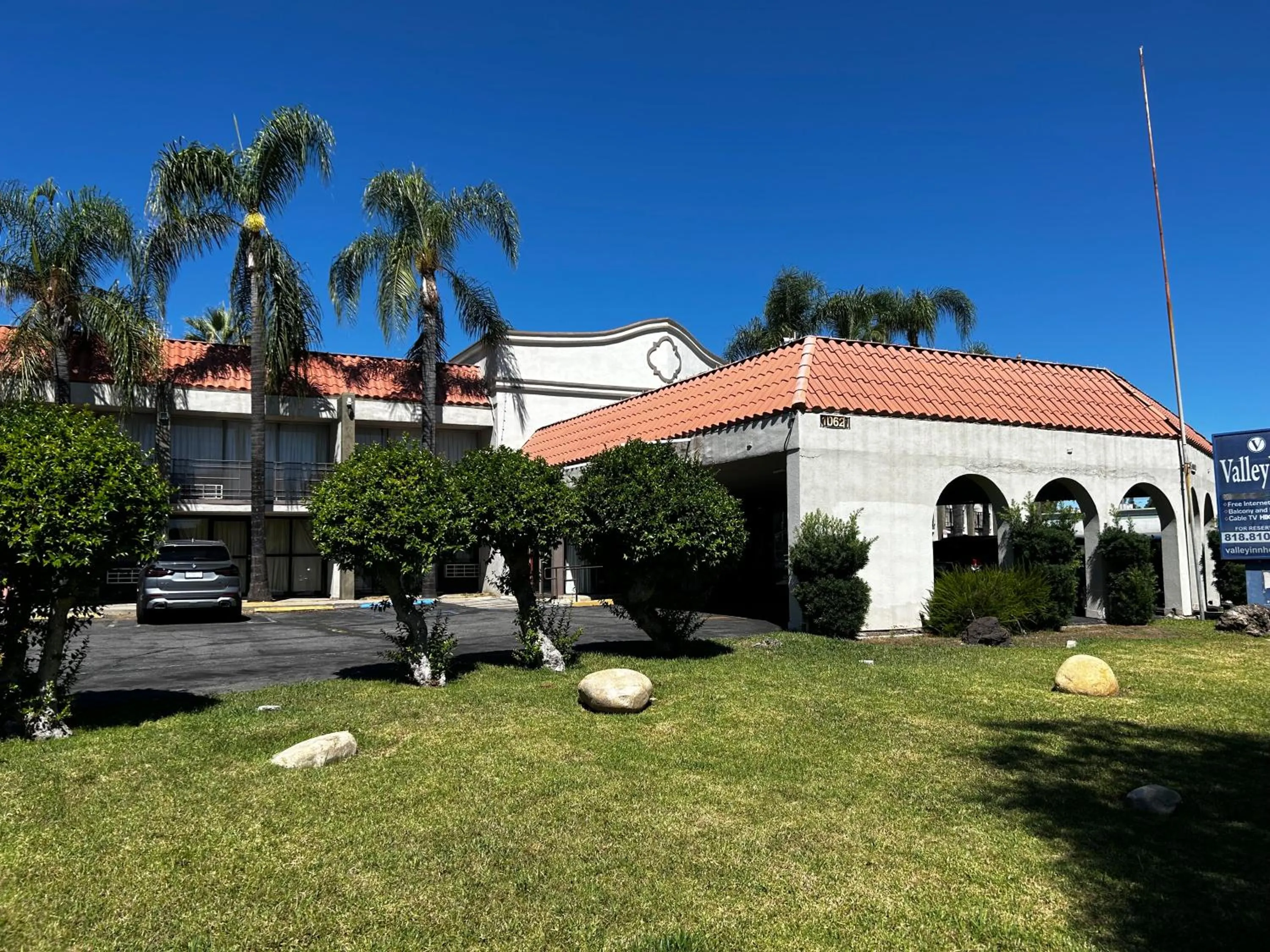 Property building in Valley Inn