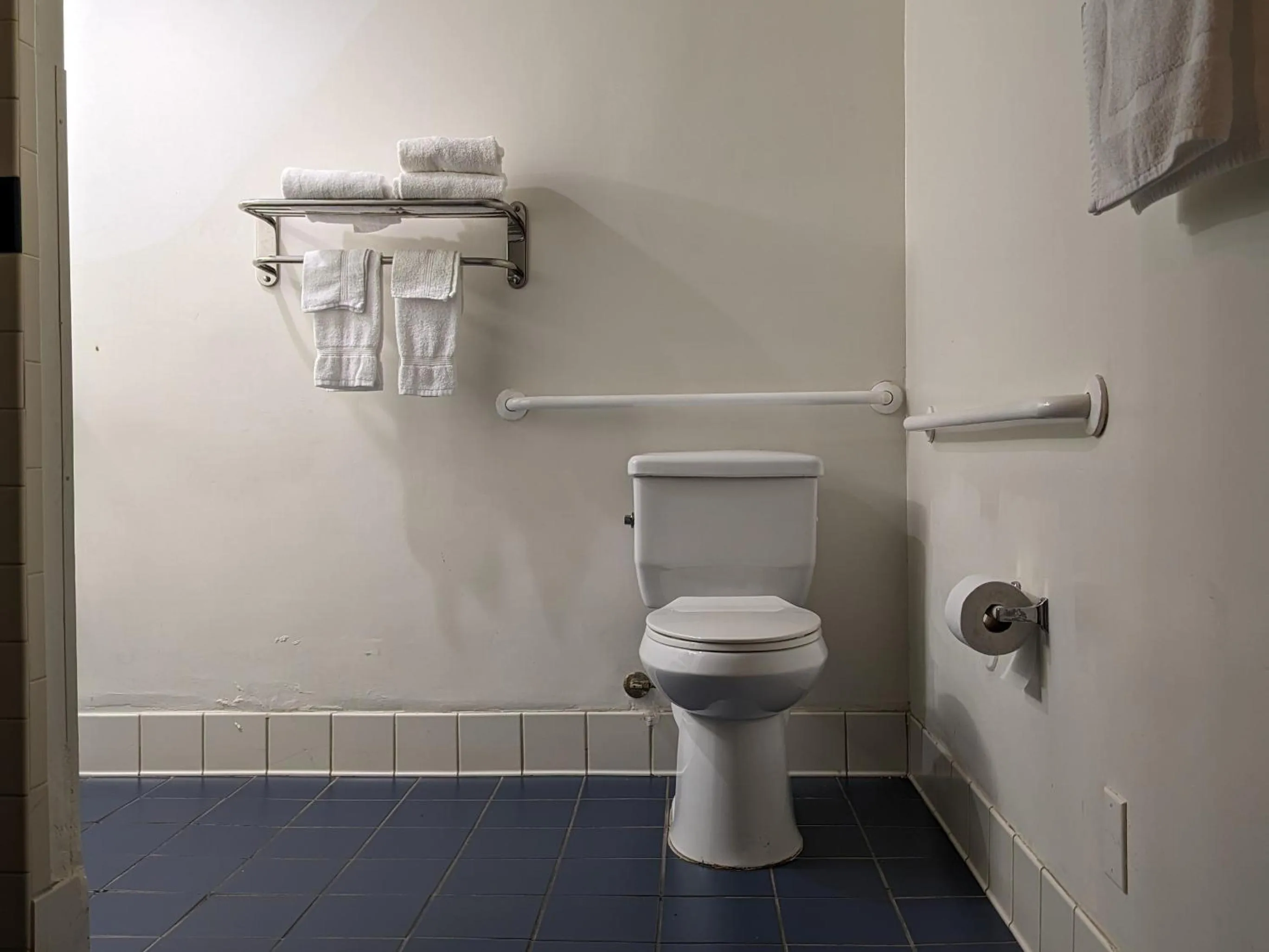 Toilet in Valley Inn