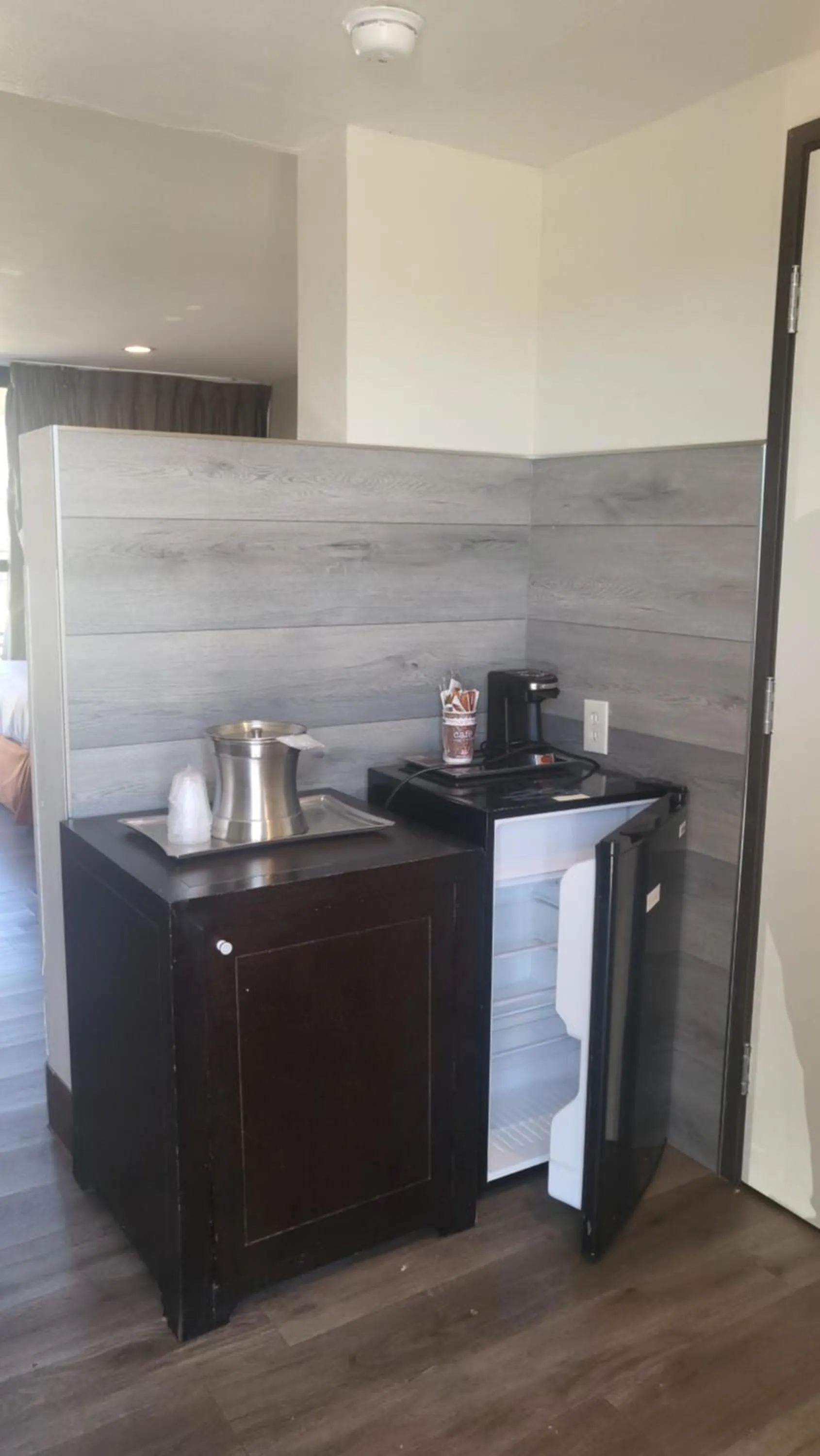 room service in Valley Inn