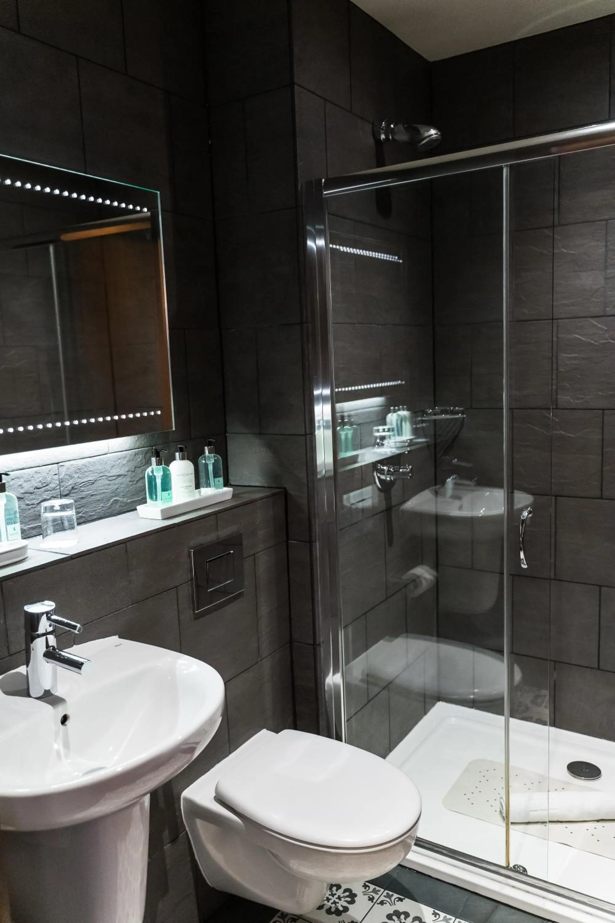 Bathroom in Orocco Pier