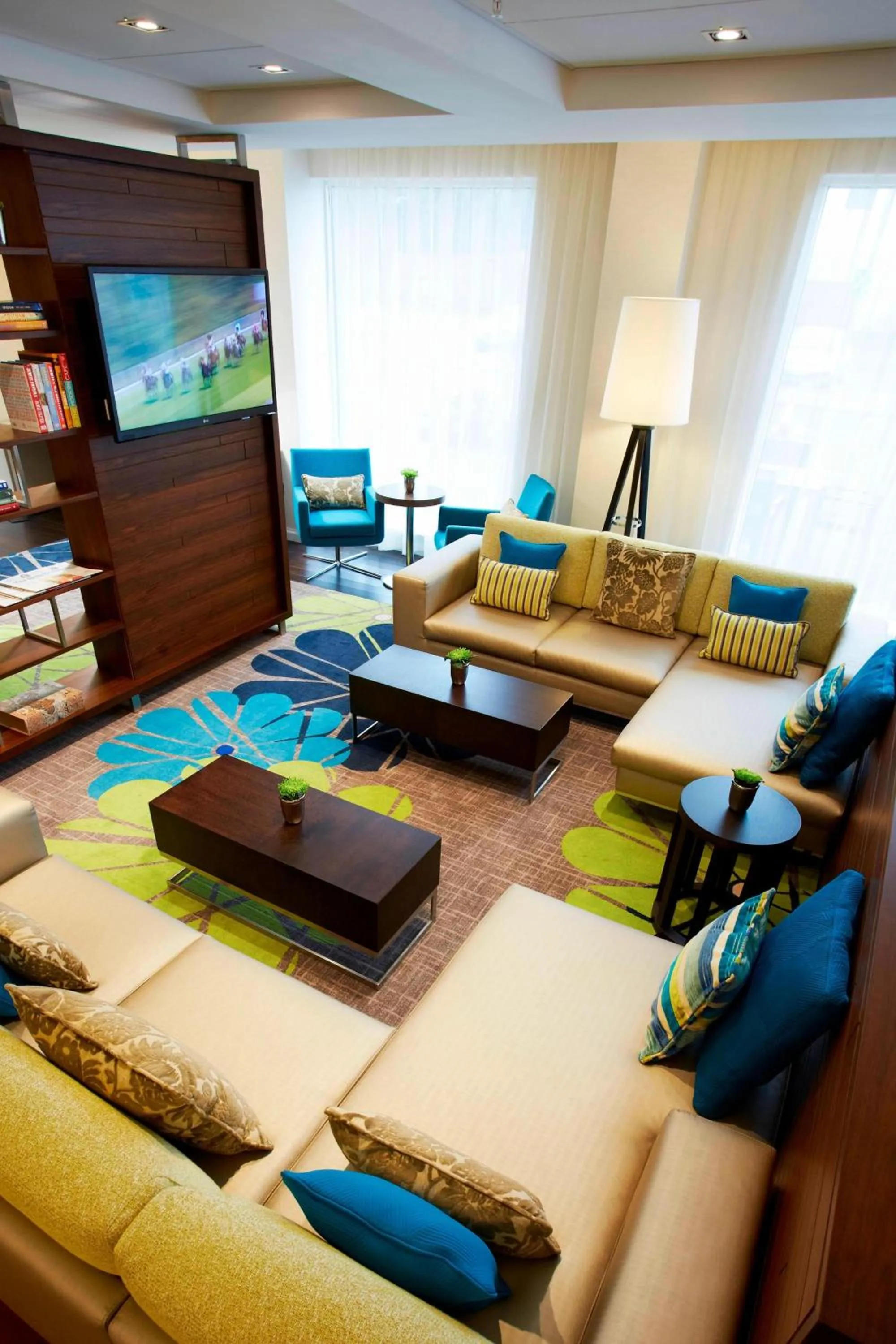 Lounge or bar in Courtyard by Marriott Aberdeen Airport