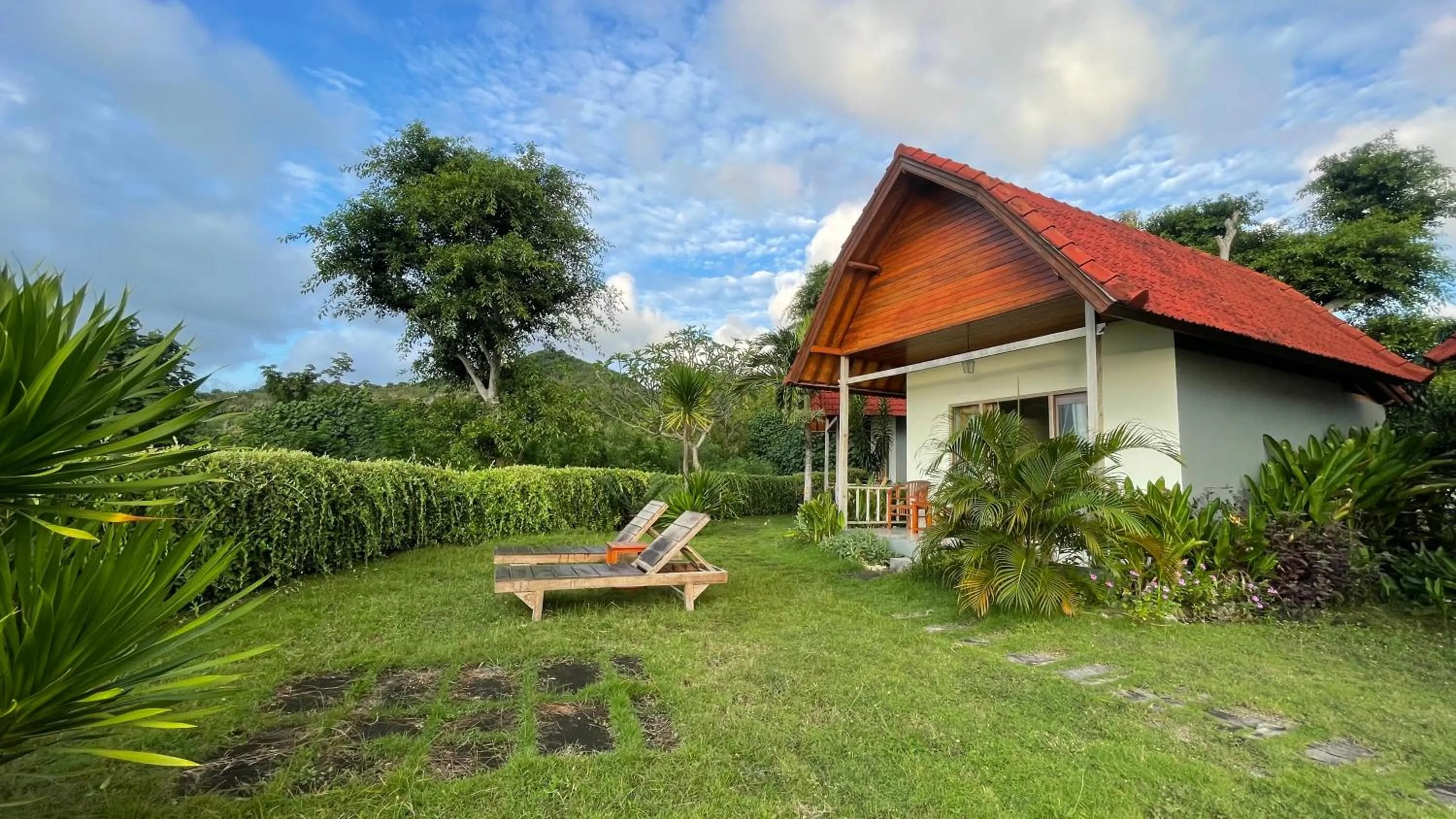 Garden in MESARI Cottage