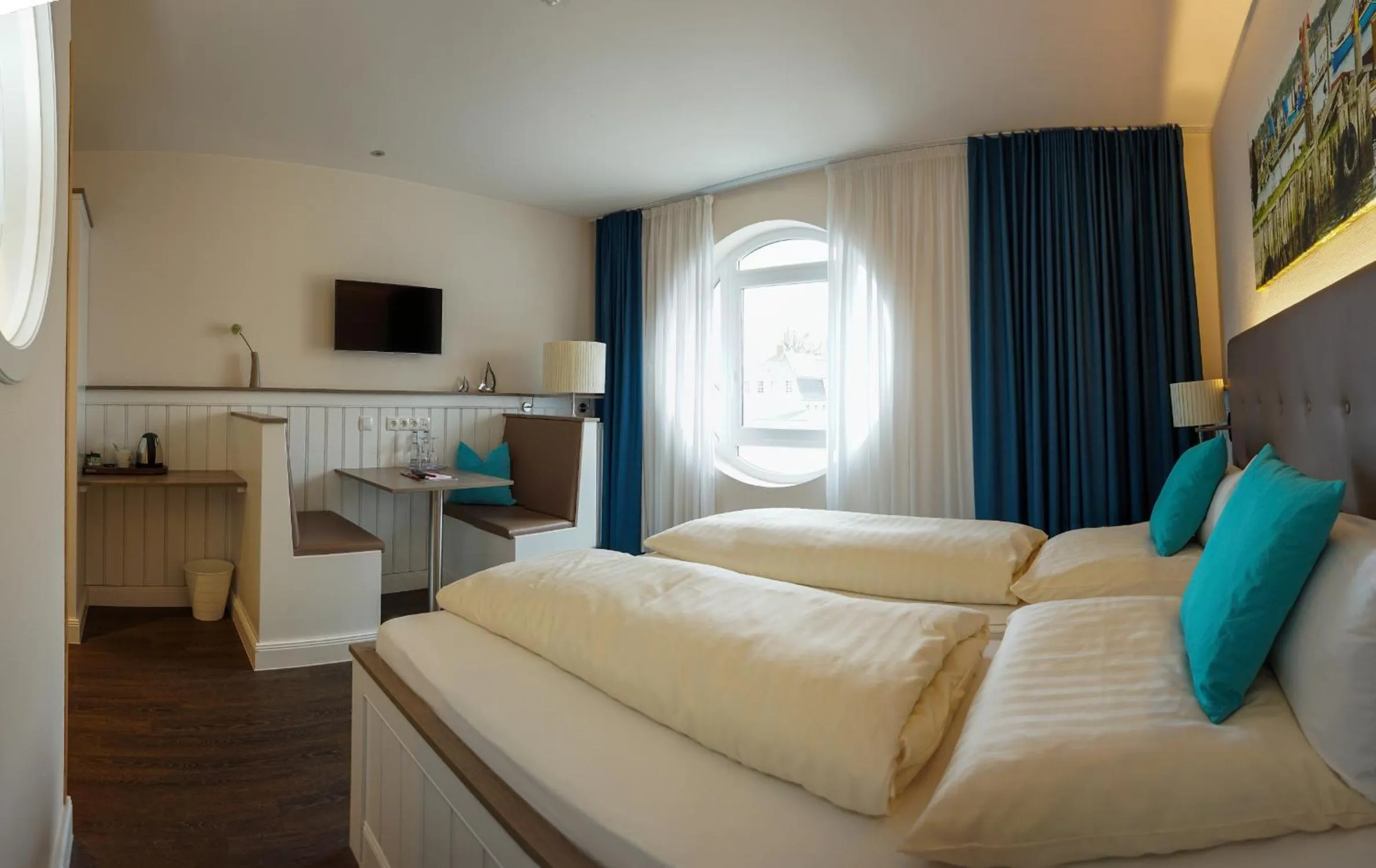 Photo of the whole room, Bed in Hotel Alter Kreisbahnhof