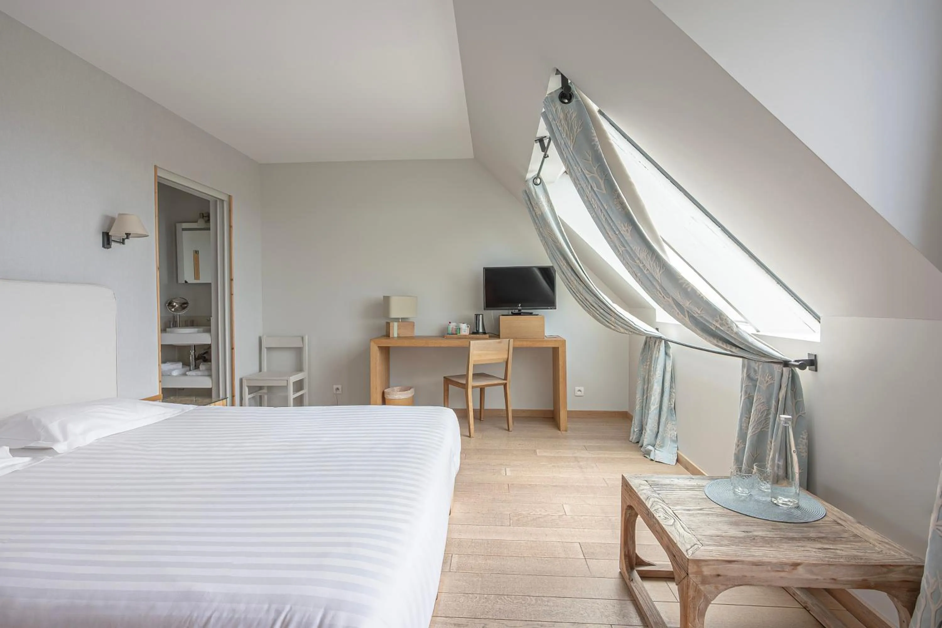 Bedroom, Bed in Logis Le Château de Sable