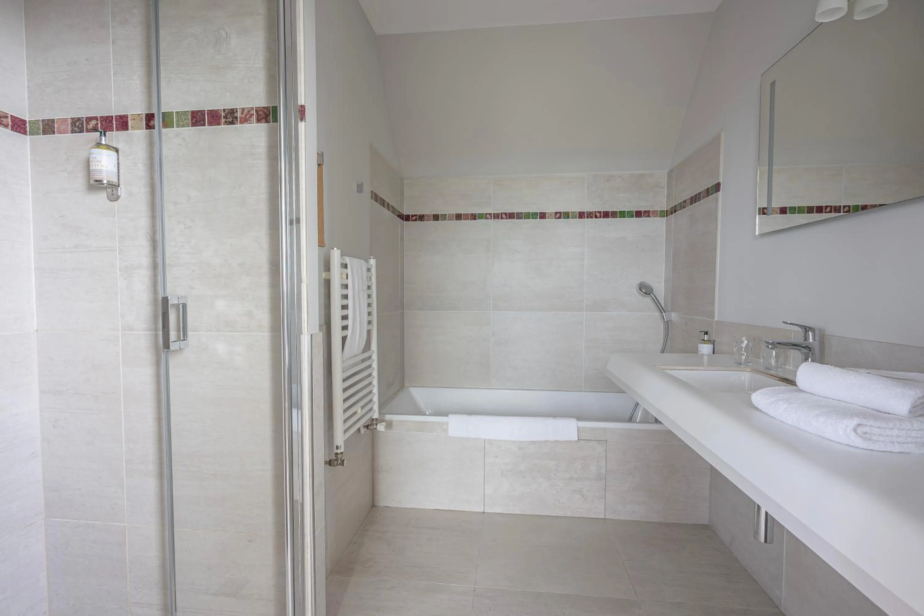 towels in Logis Le Château de Sable