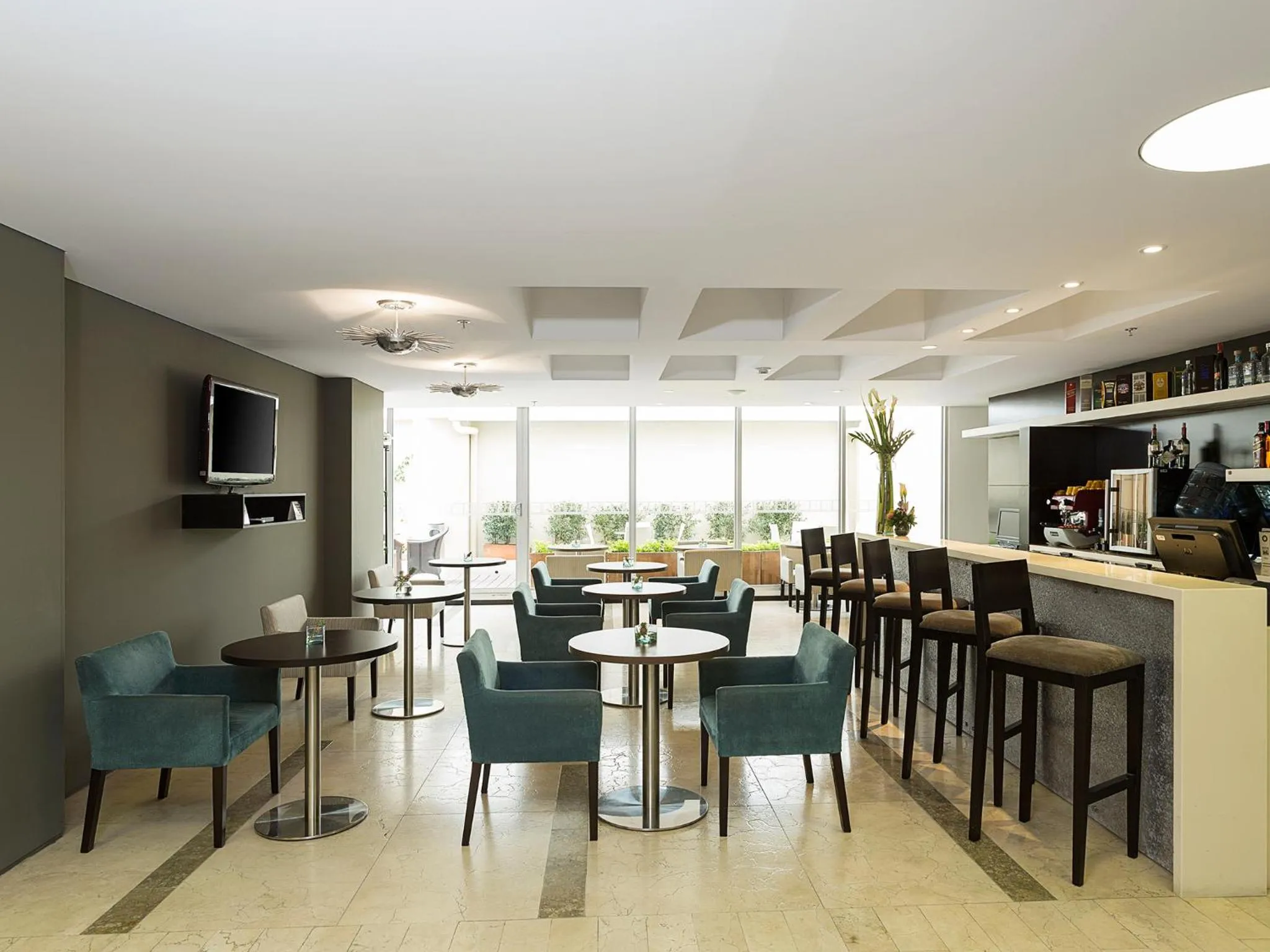 Coffee/tea facilities in Hotel bh Bicentenario