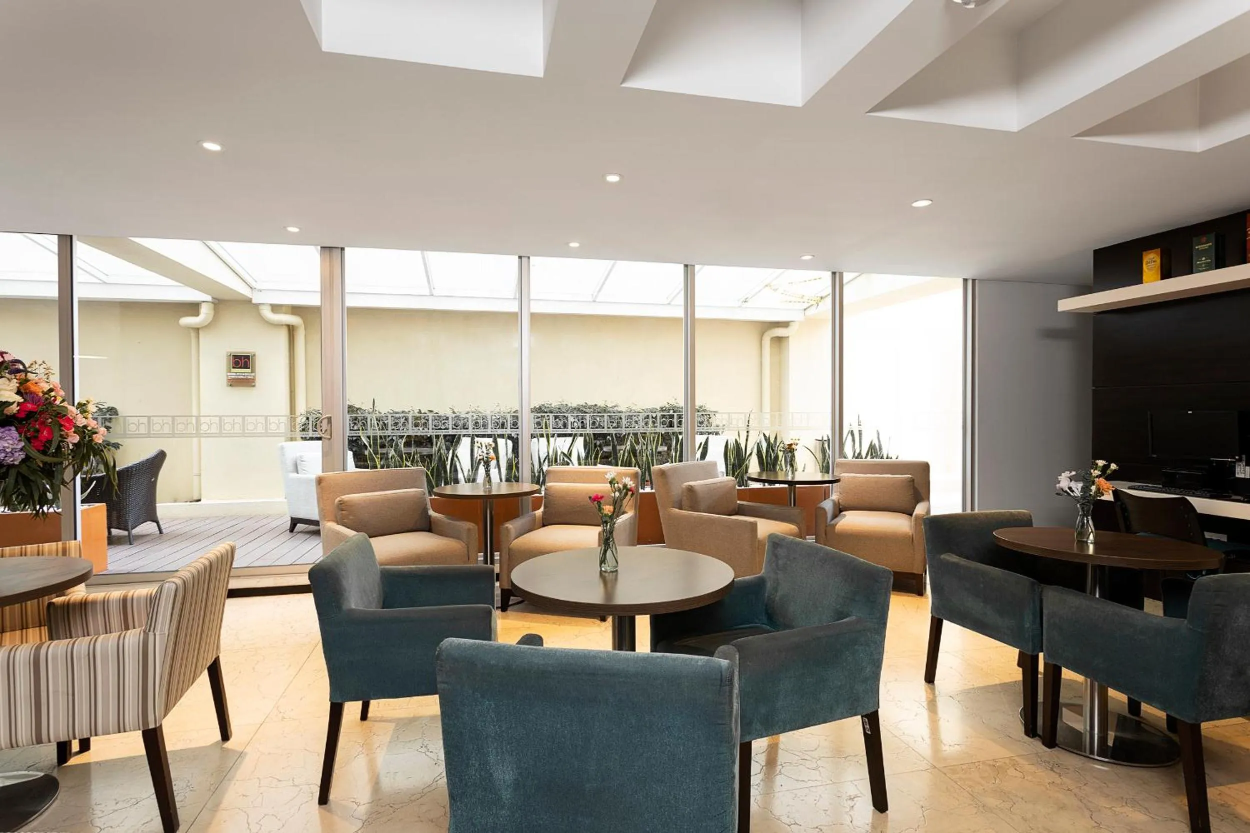 Lounge or bar in Hotel bh Bicentenario