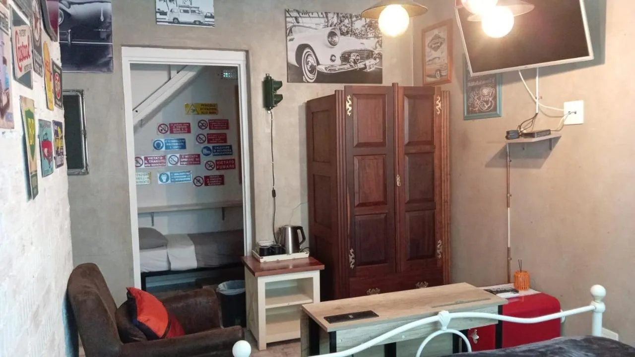 Decorative detail in The Mountains