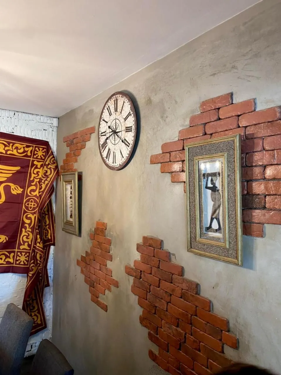 Decorative detail in The Mountains