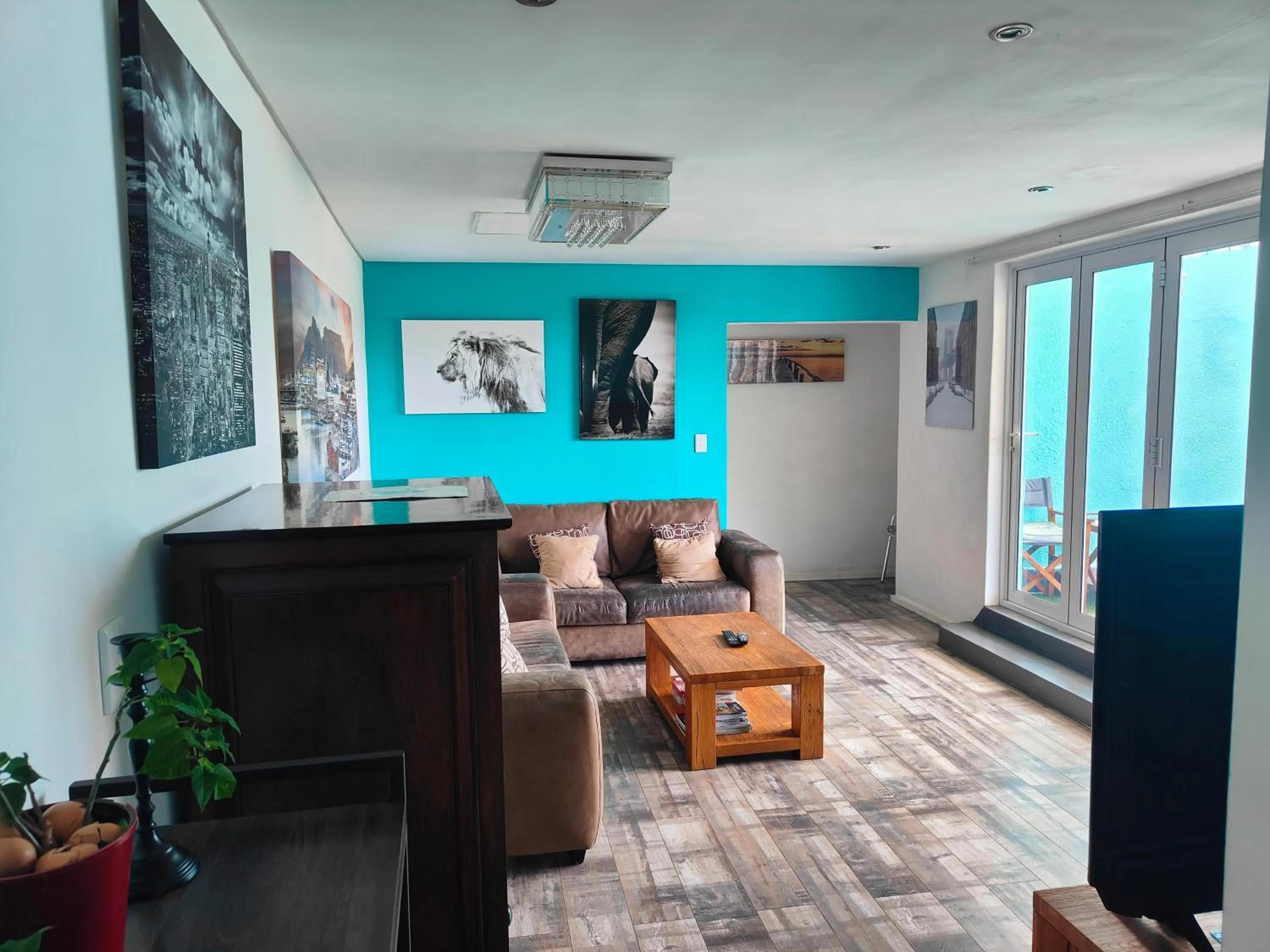 Communal lounge/ TV room in The Mountains