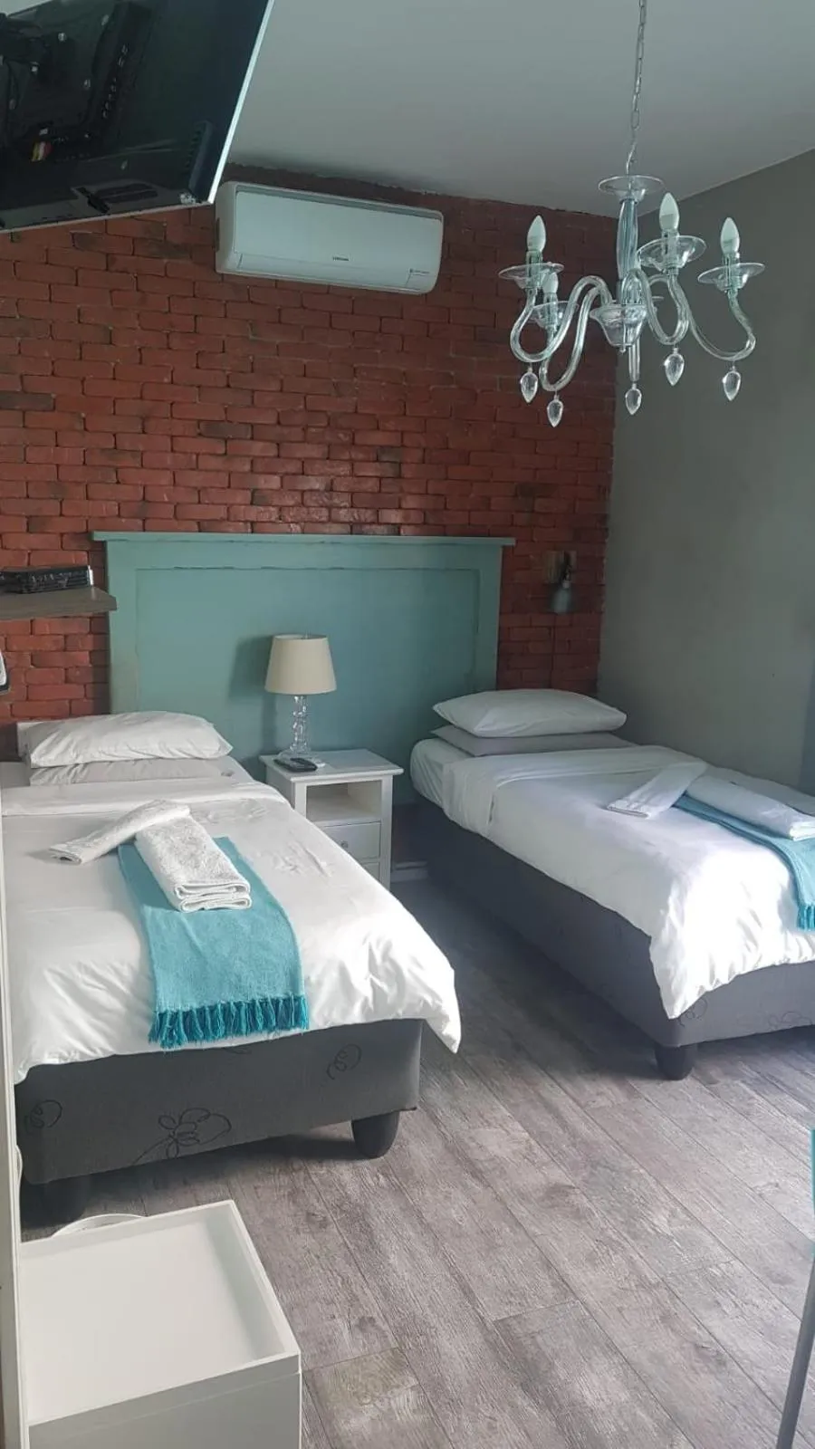 Bedroom, Bed in The Mountains