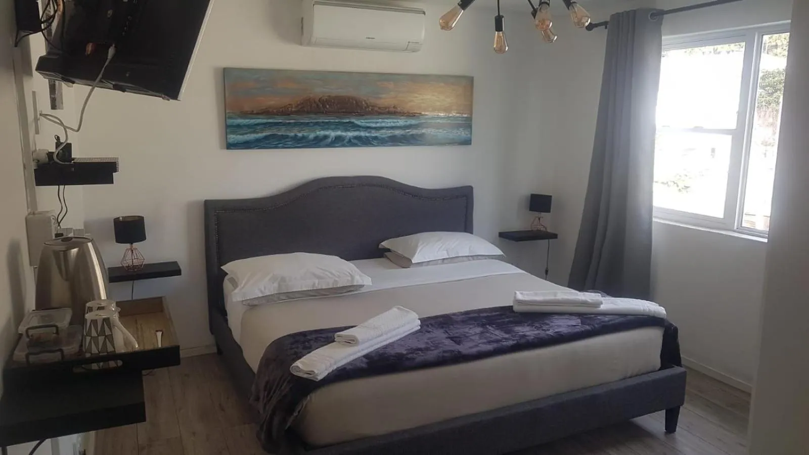 Bedroom, Bed in The Mountains