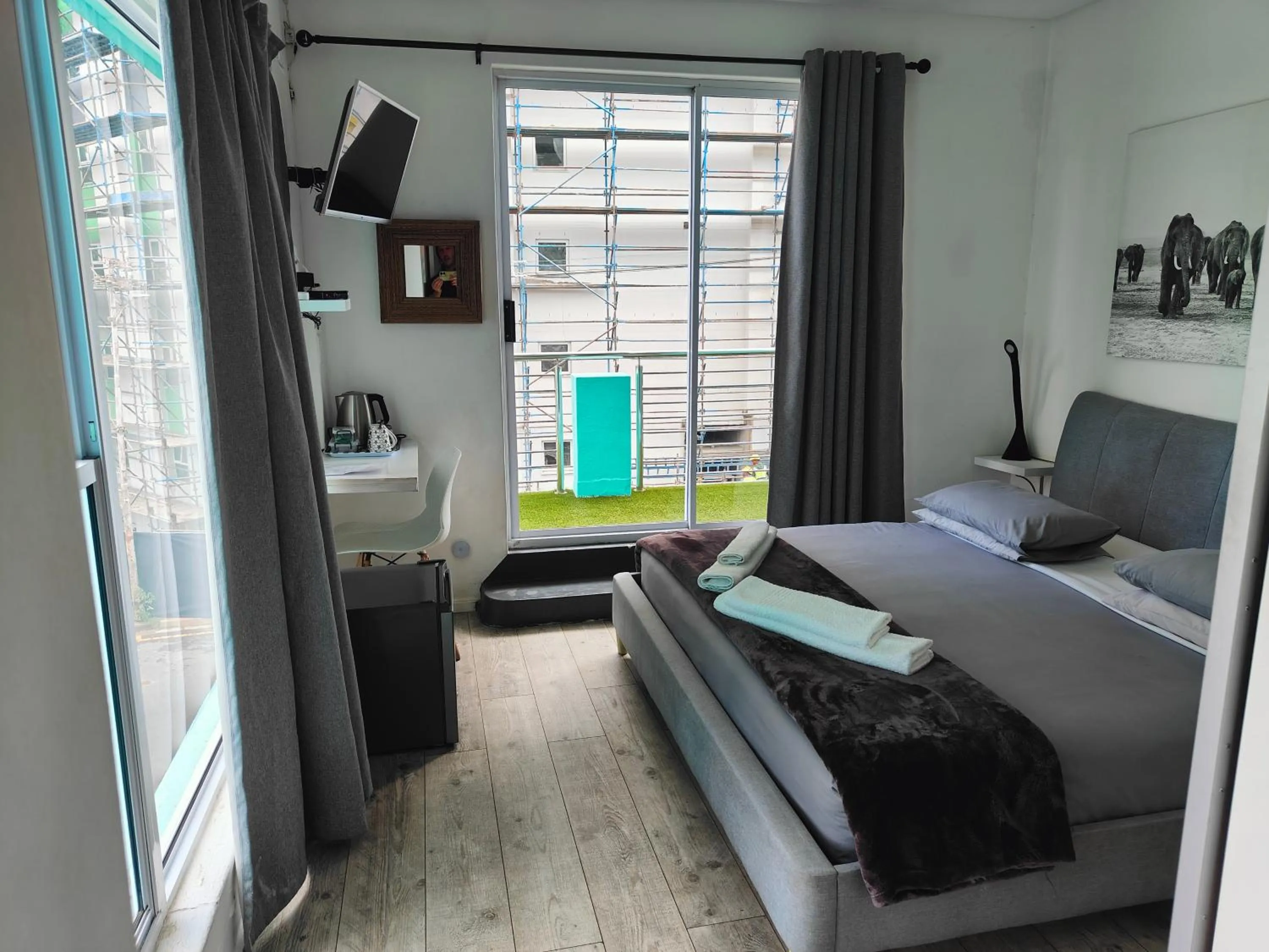 Bedroom, Bed in The Mountains