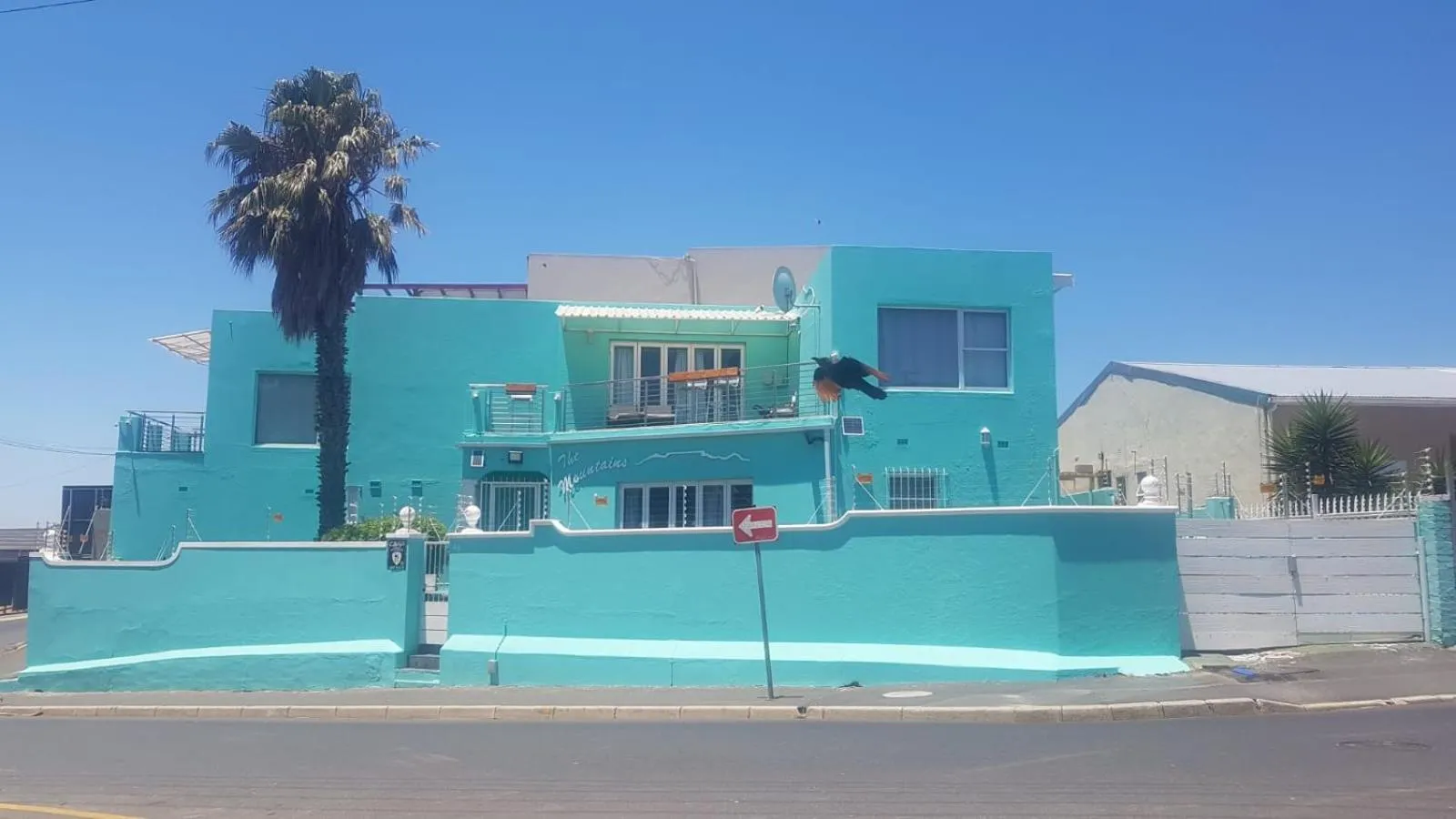 Facade/entrance in The Mountains