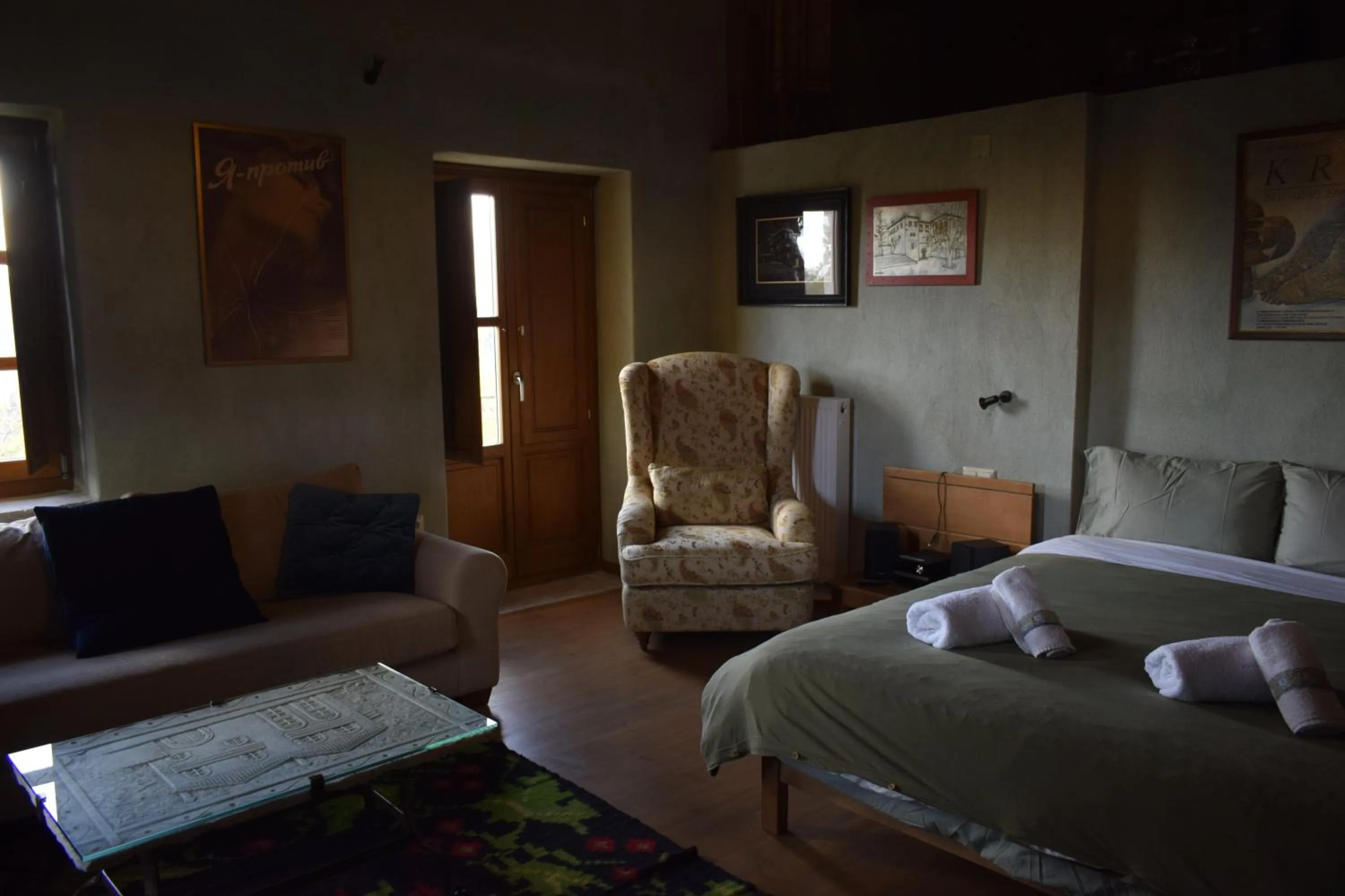 Photo of the whole room, Bed in Great Mantineia