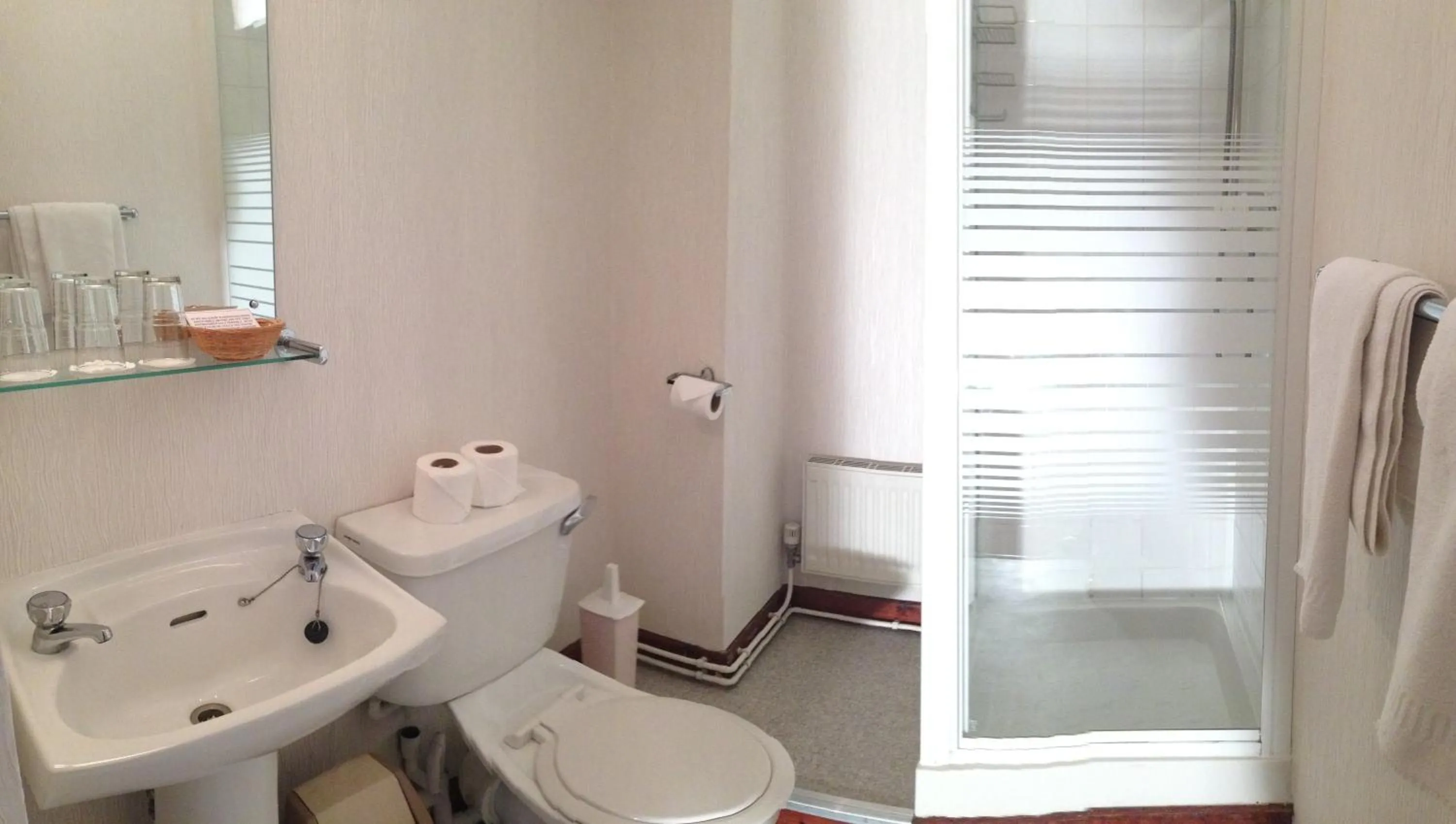 Bathroom in The Wight Bay Hotel - Isle of Wight