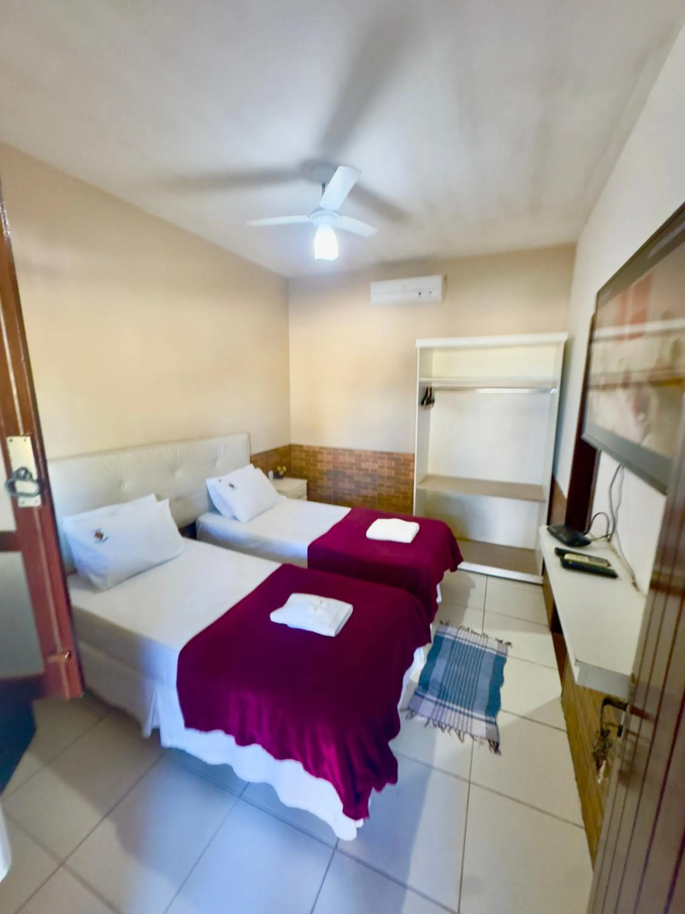 Bed in Pousada Três Pescadores