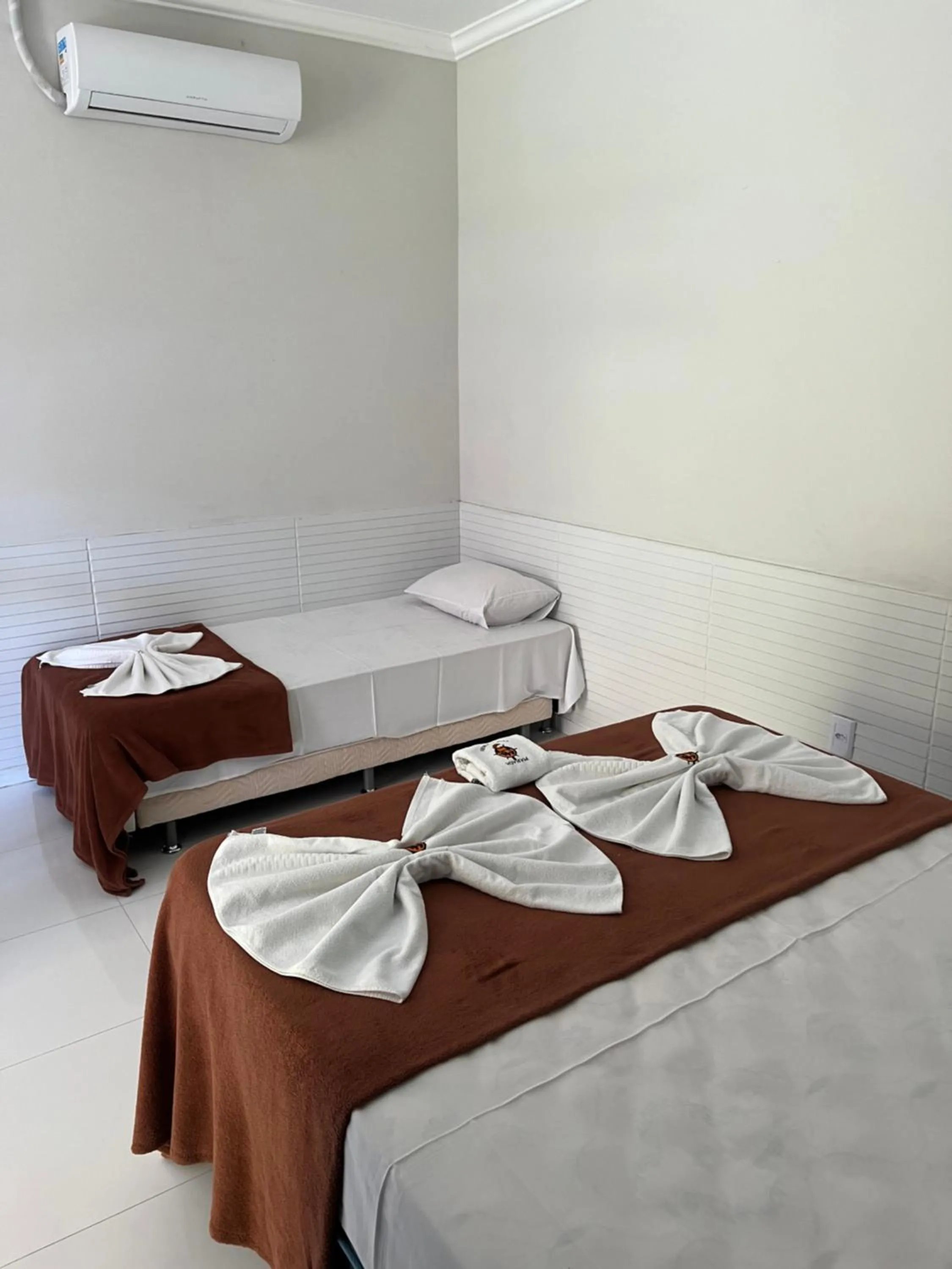 Bed in Pousada Três Pescadores