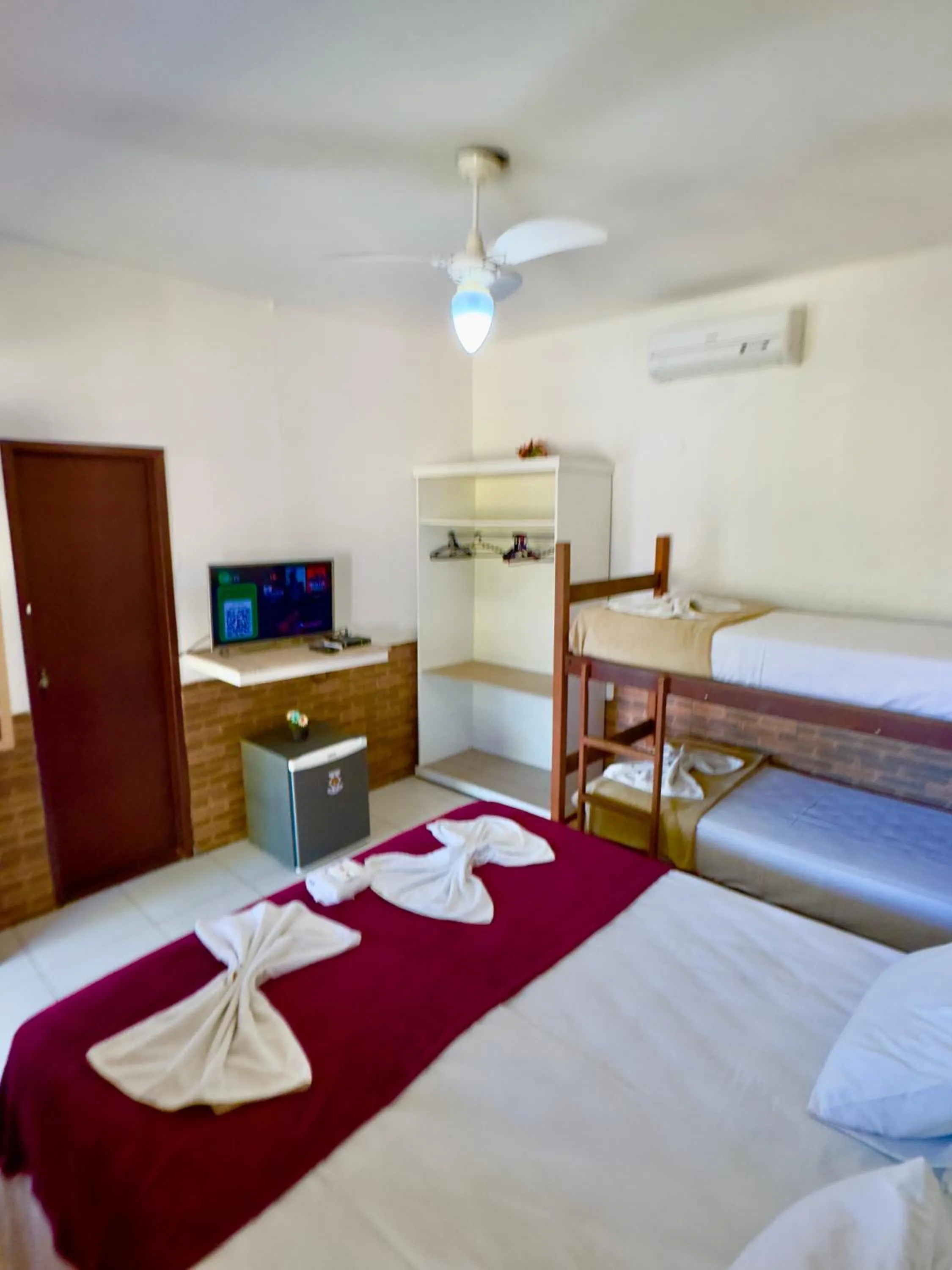 Bed in Pousada Três Pescadores