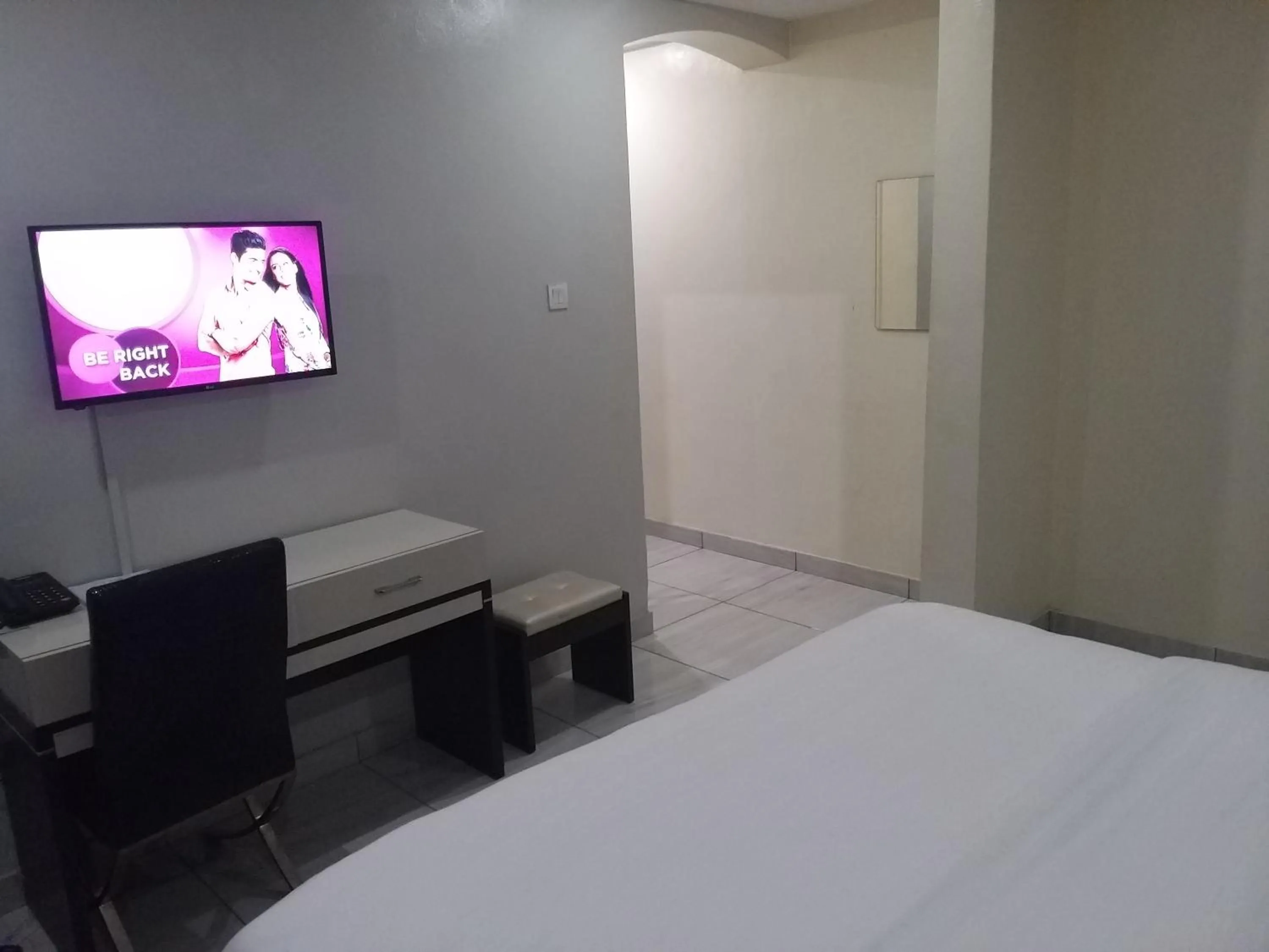 Bed in MITOS LUXURY SUITES -Somosu