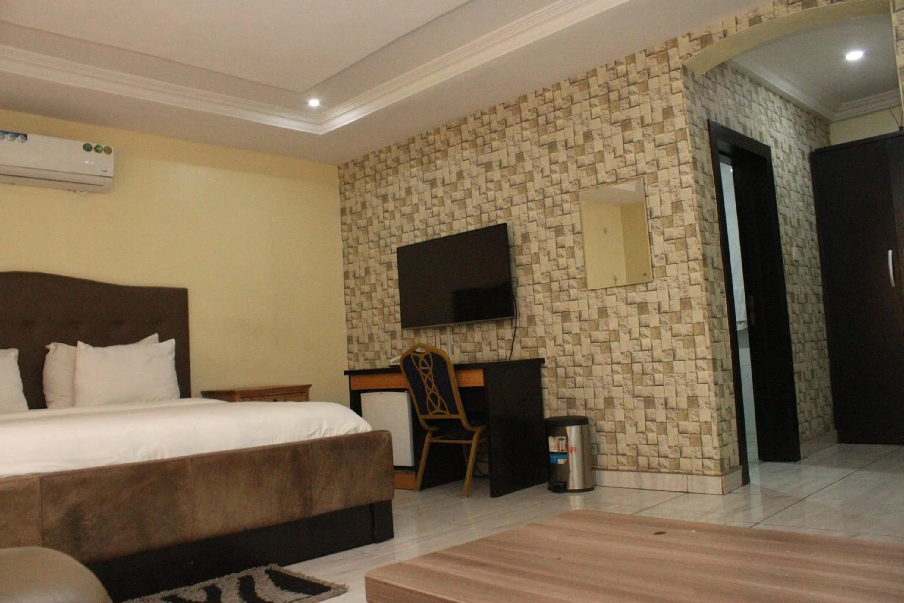 Bedroom, Bed in MITOS LUXURY SUITES -Somosu