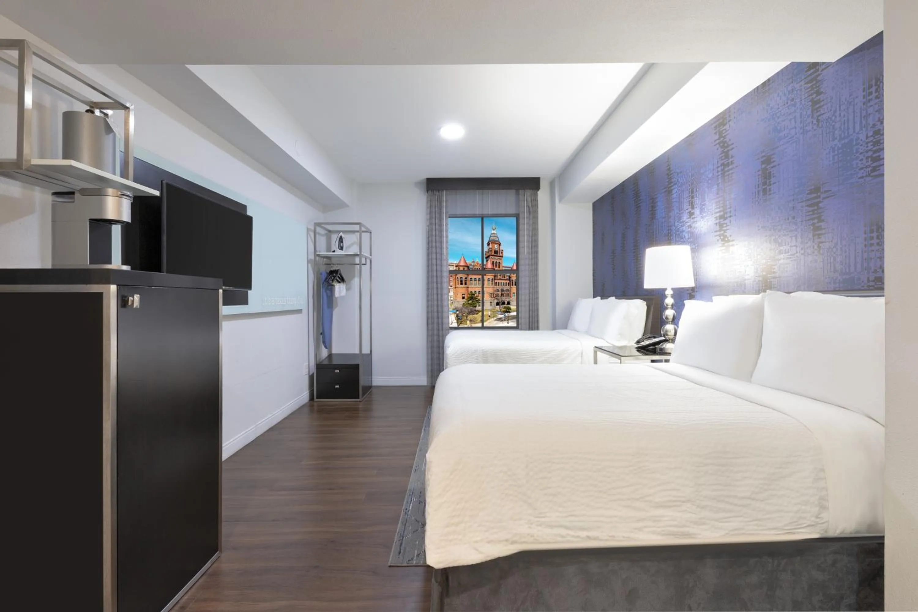 Bed in Holiday Inn Express - Dallas Downtown by IHG