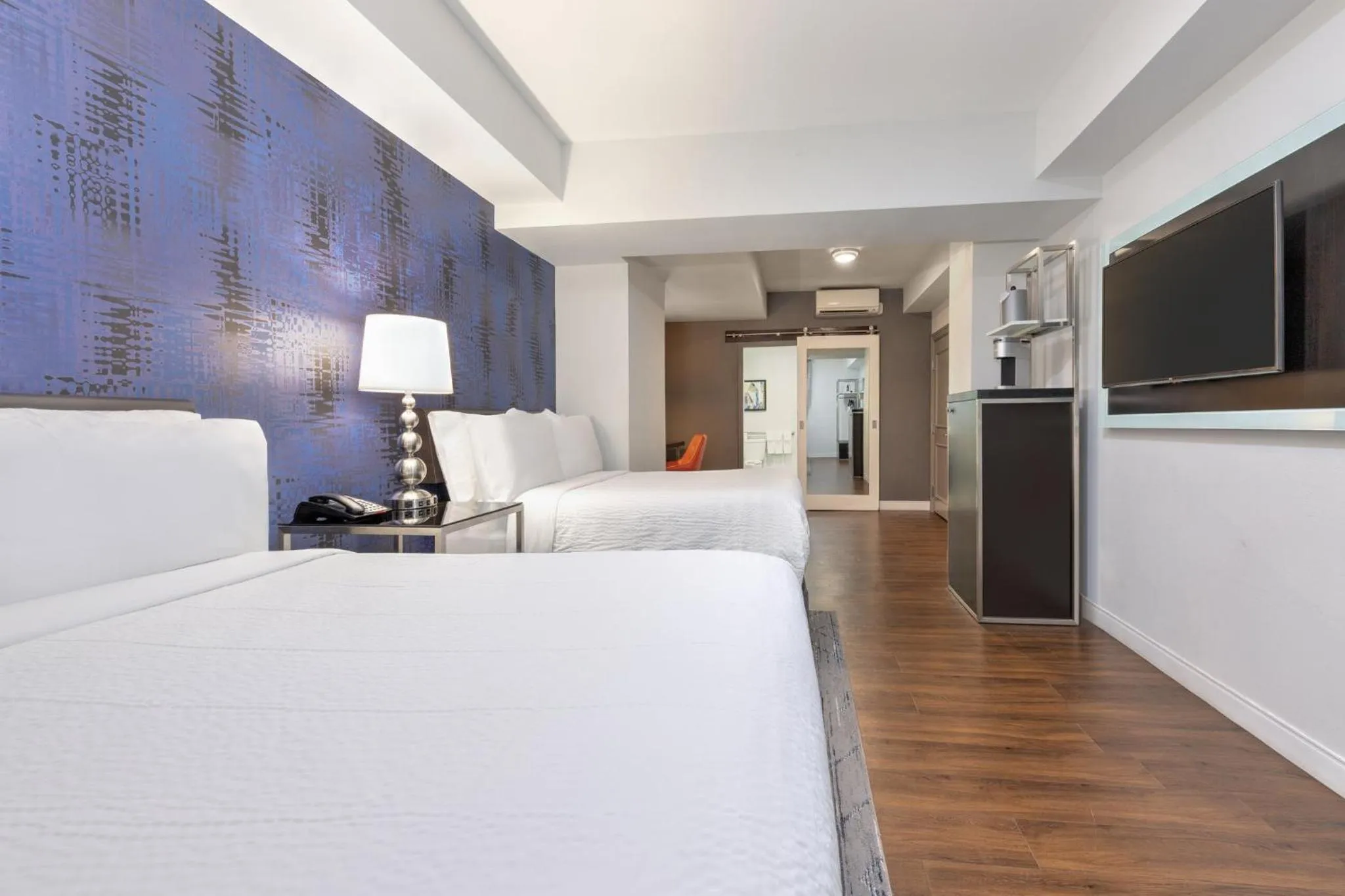 Photo of the whole room, Bed in Holiday Inn Express - Dallas Downtown by IHG