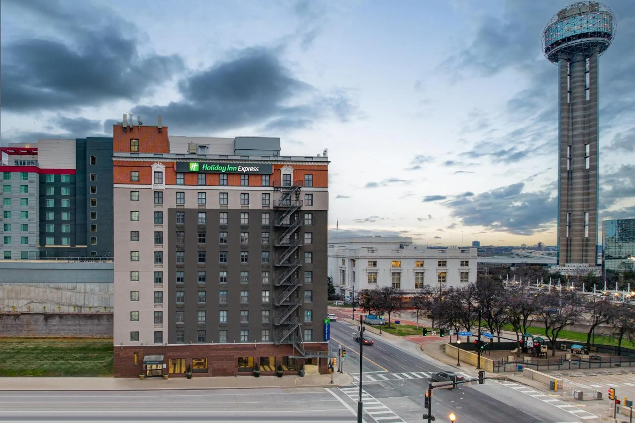 Property building in Holiday Inn Express - Dallas Downtown by IHG
