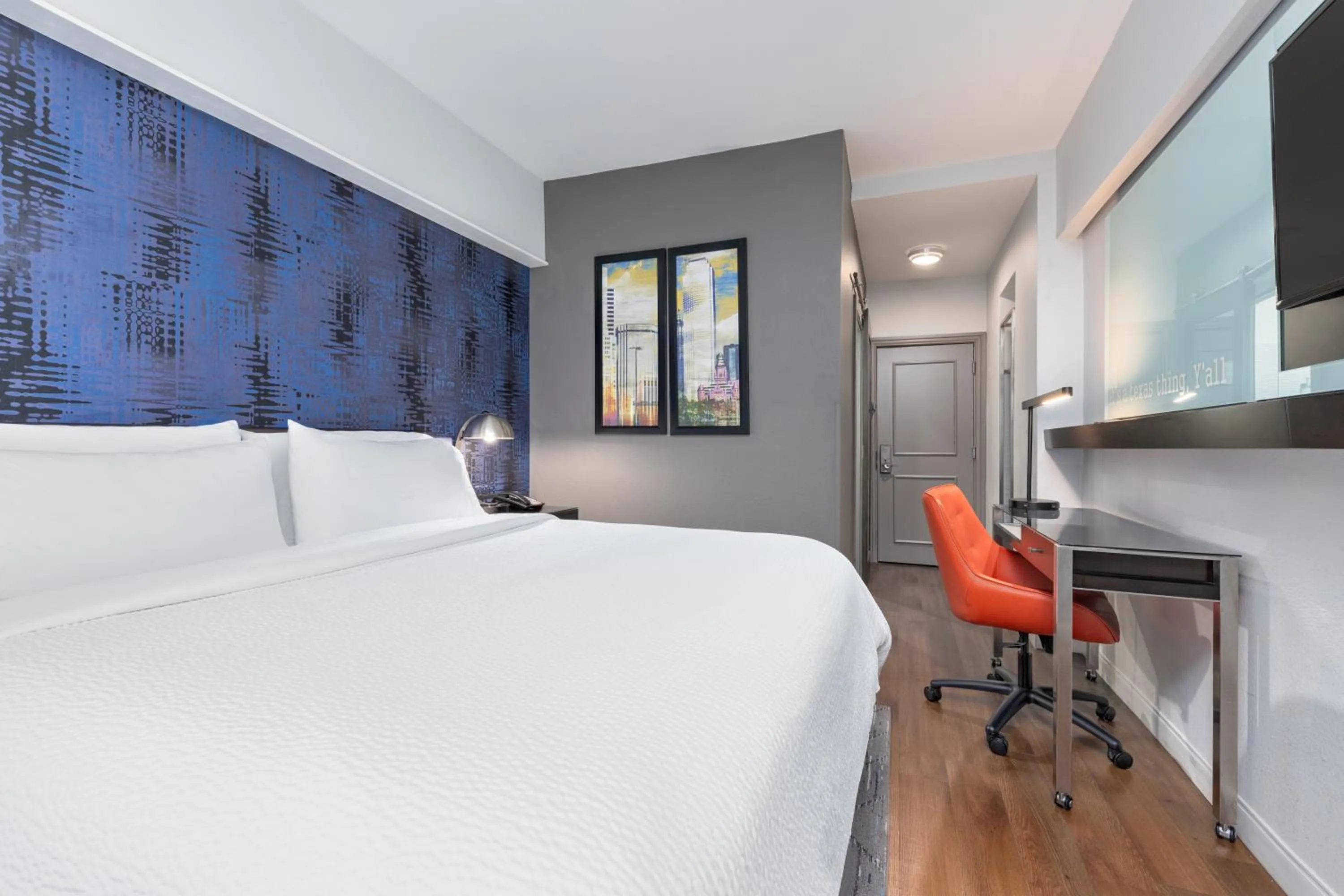 Bed in Holiday Inn Express - Dallas Downtown by IHG
