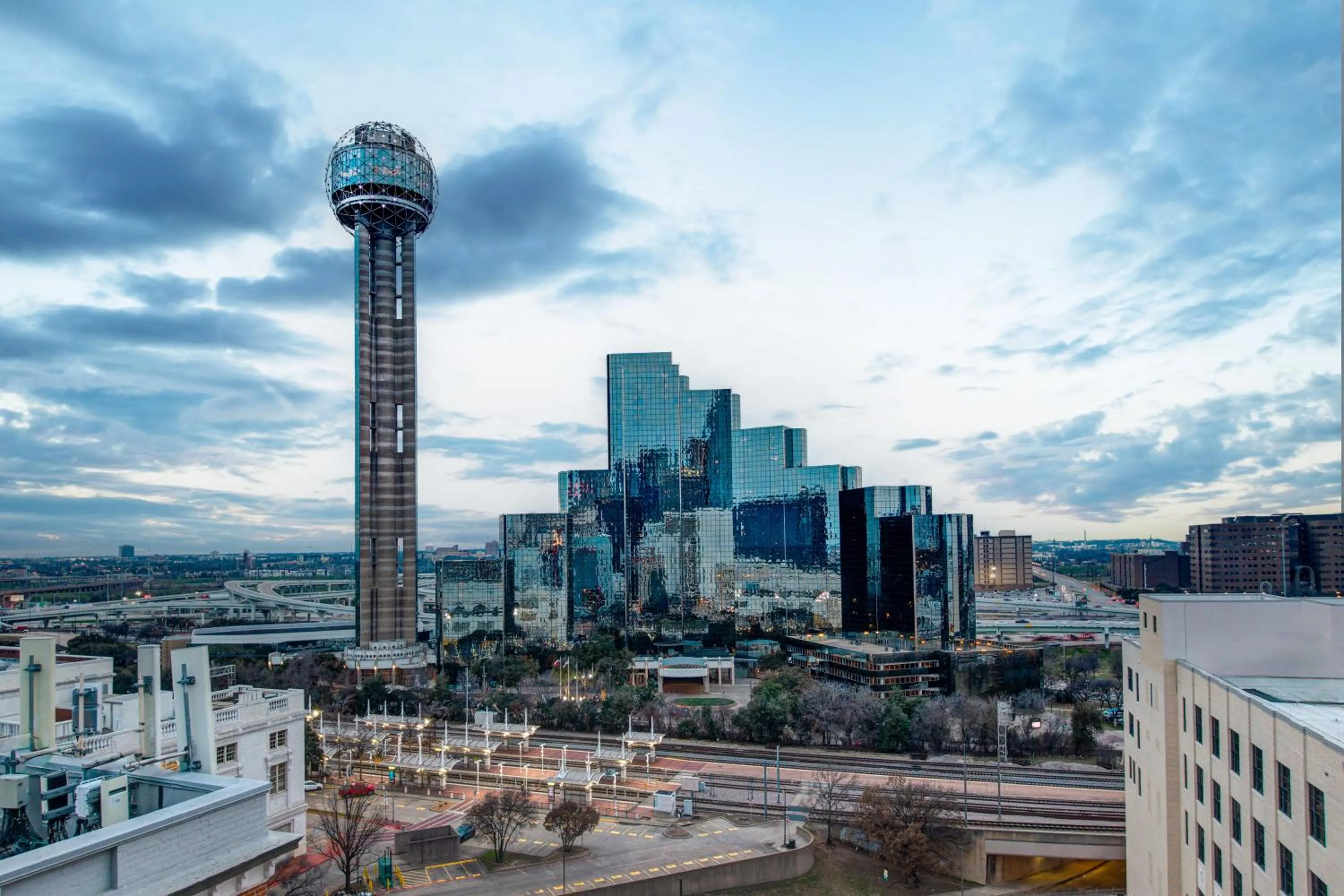Nearby landmark in Holiday Inn Express - Dallas Downtown by IHG