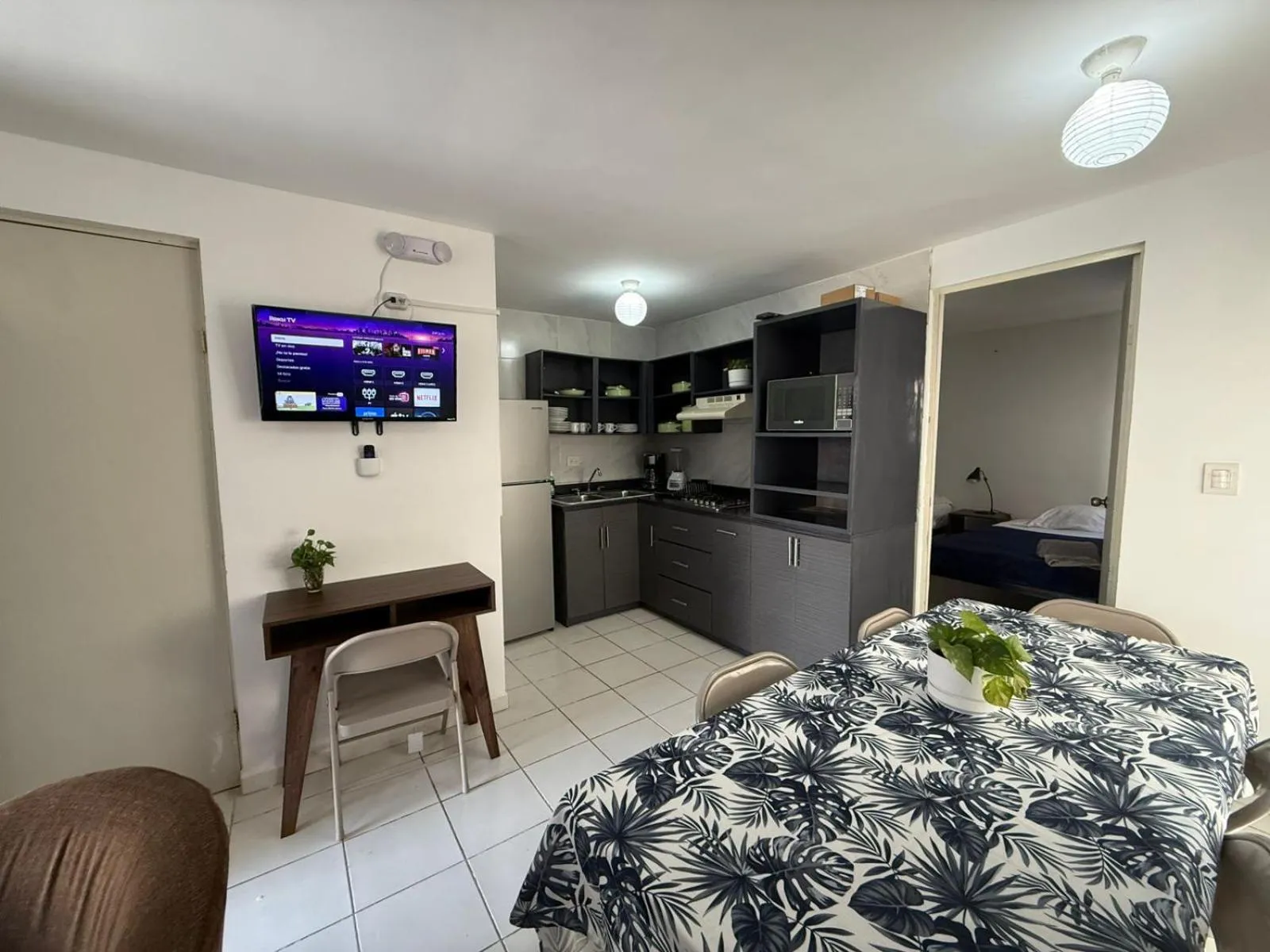 Dining area, Bed in Suites Apodaca