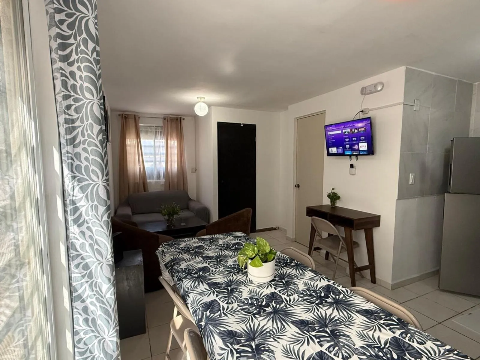 Dining area in Suites Apodaca