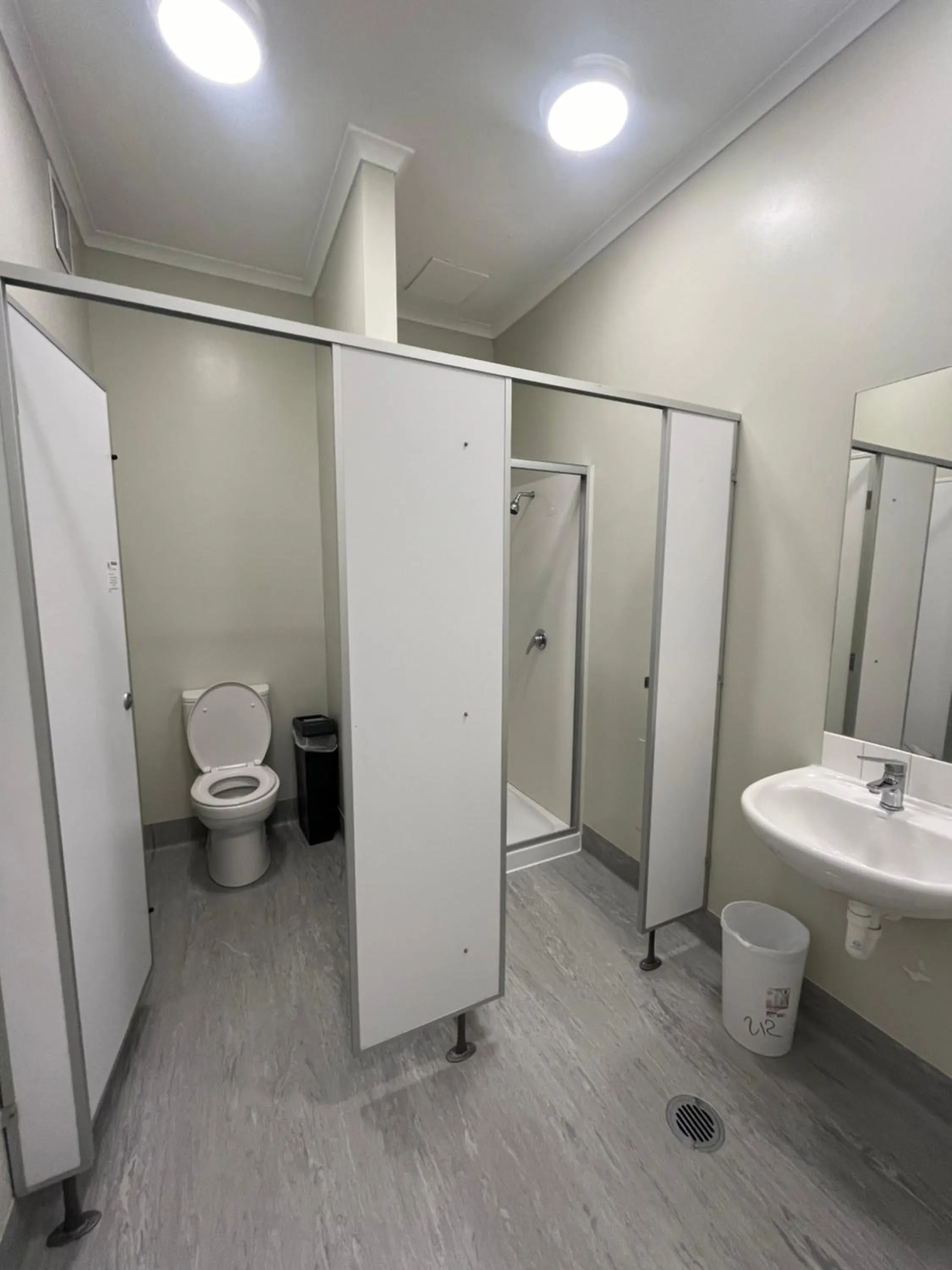 Bathroom in Nomads Capital Backpackers - Wellington